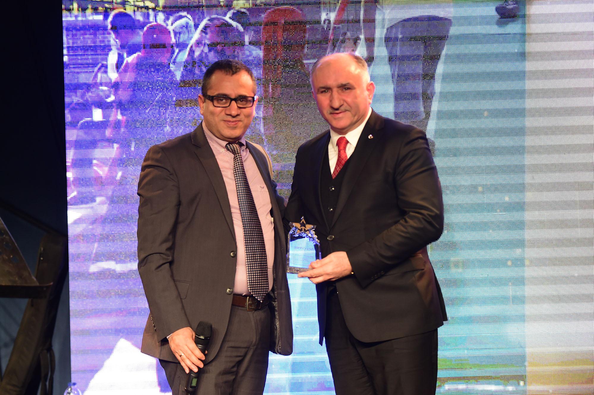 BAŞKAN ÇAĞLAYAN SHINNING STAR ÖDÜL TÖRENİNDE ARABA DÜNYASI PARKI ÖDÜLÜNÜ ALDI 