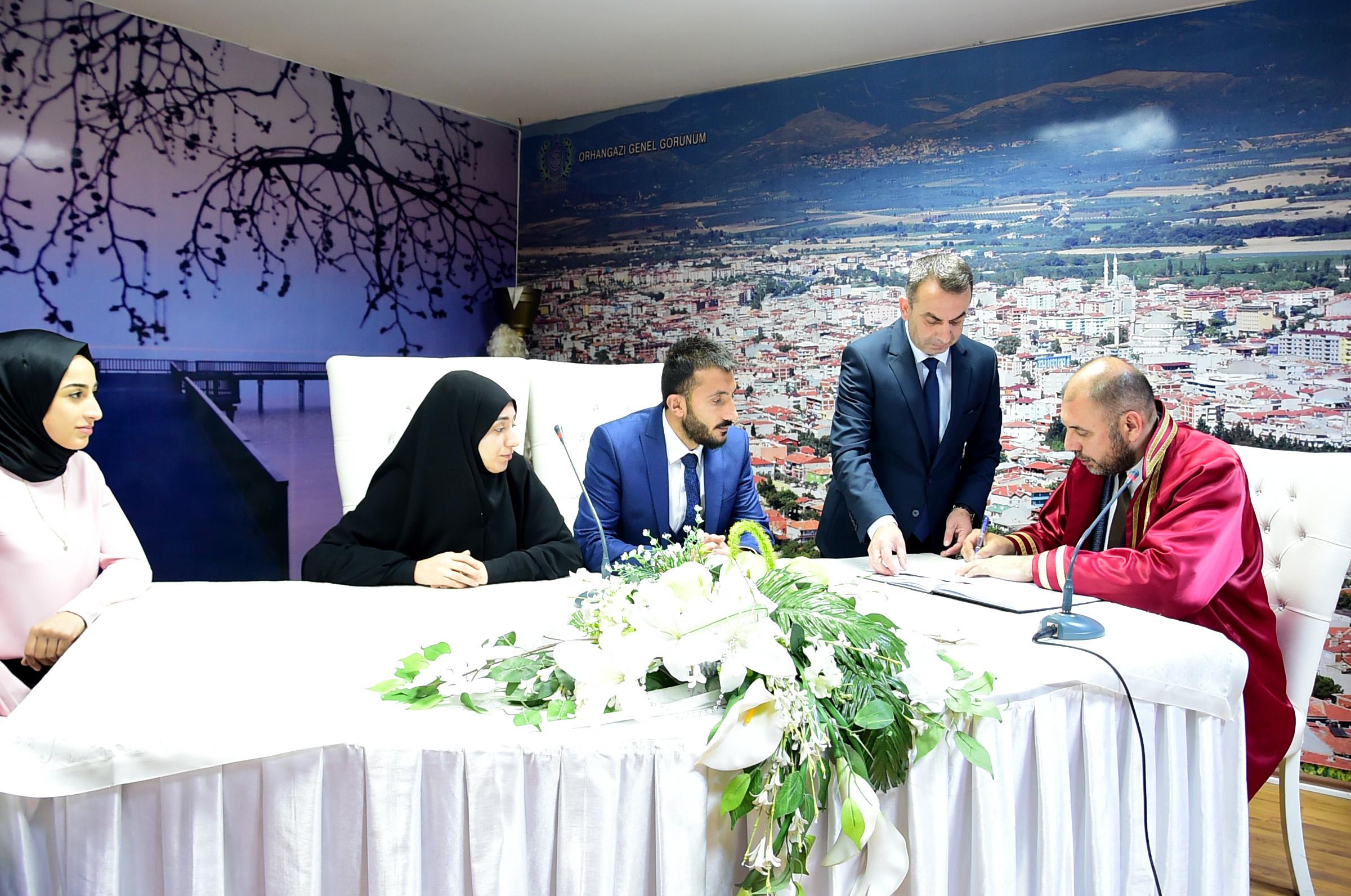 BAŞKAN AYDIN İLK NİKAHINI KIYDI 