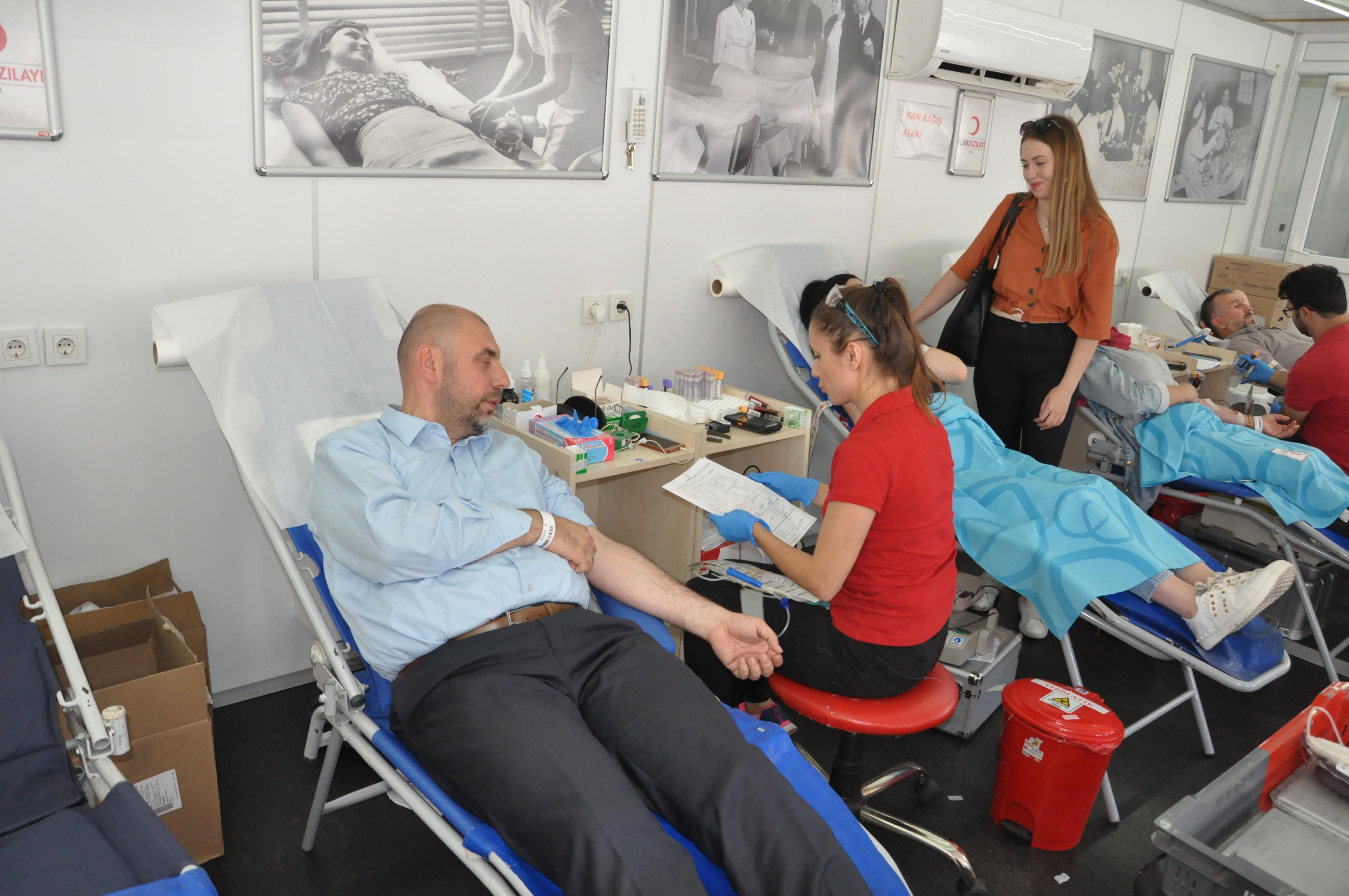 BAŞKAN AYDIN EREN İÇİN KAN VERDİ 