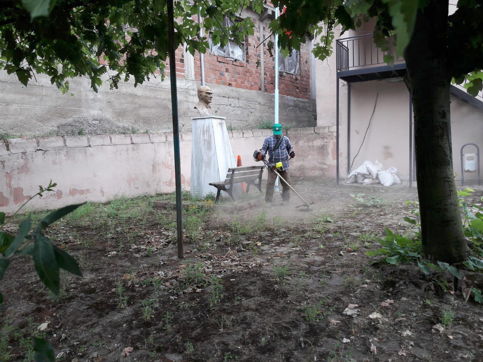 ORHANGAZİ’DE TEMİZLİK ÇALIŞMALARI ARALIKSIZ SÜRÜYOR. 