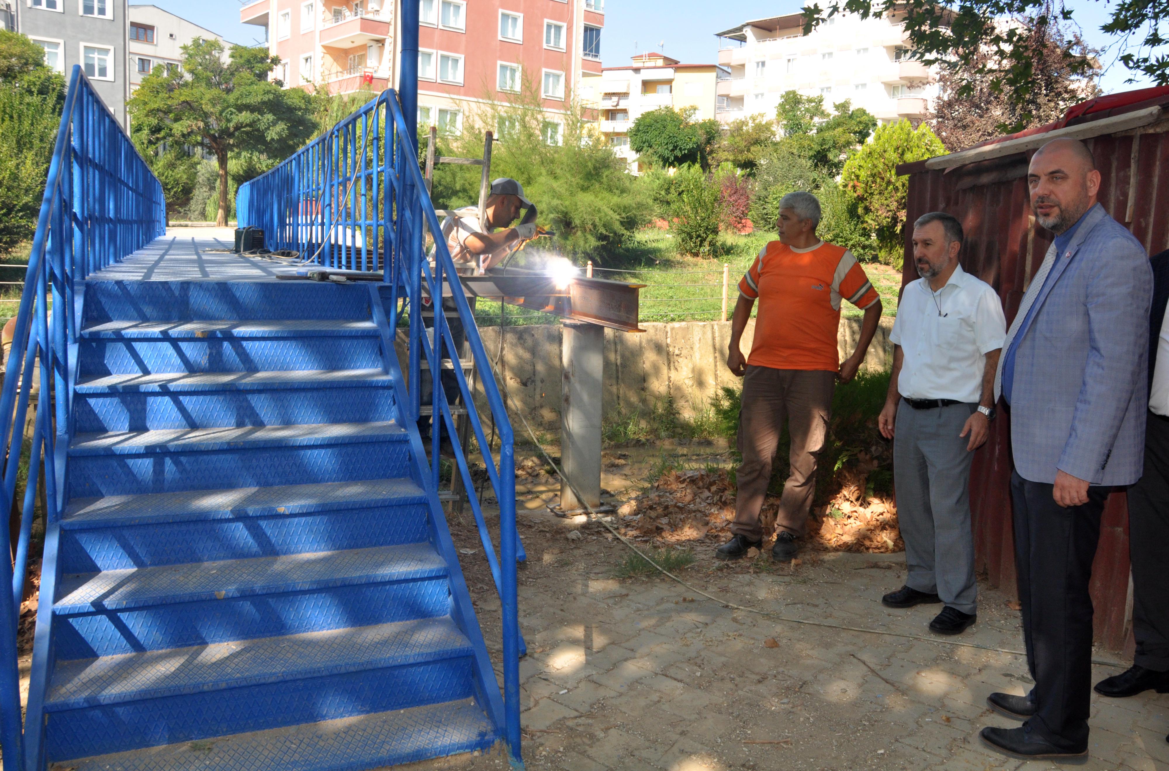 BAŞKAN AYDIN YAYA KÖPRÜSÜ GENİŞLETME ÇALIŞMALARINDA İNCELEMELERDE BULUNDU 