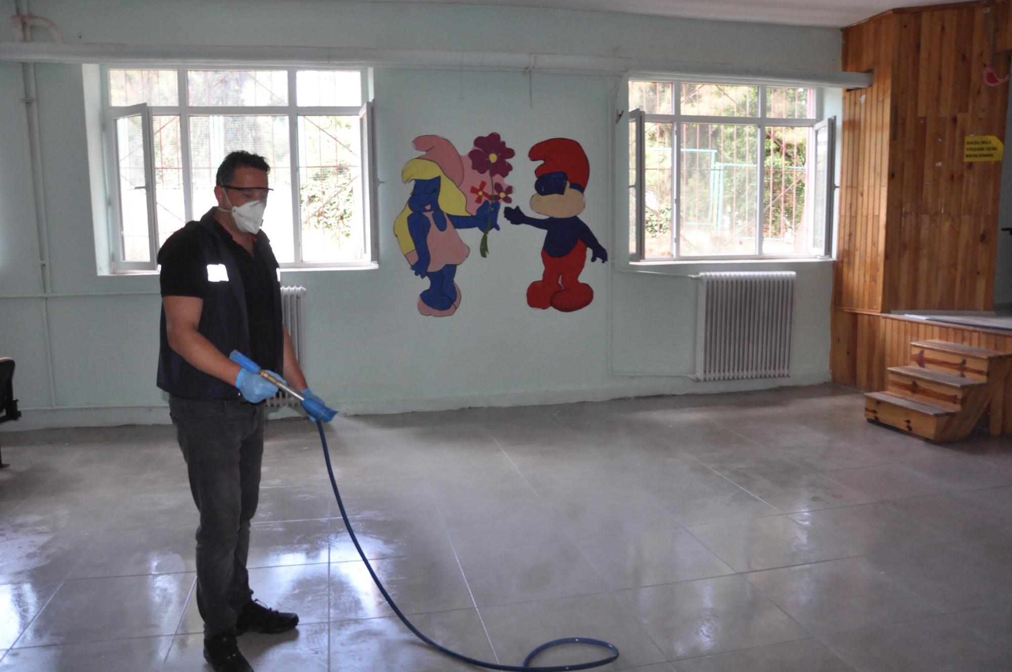 ORHANGAZİ BELEDİYESİNDEN OKULLARDA TEMİZLİK SEFERBERLİĞİ 