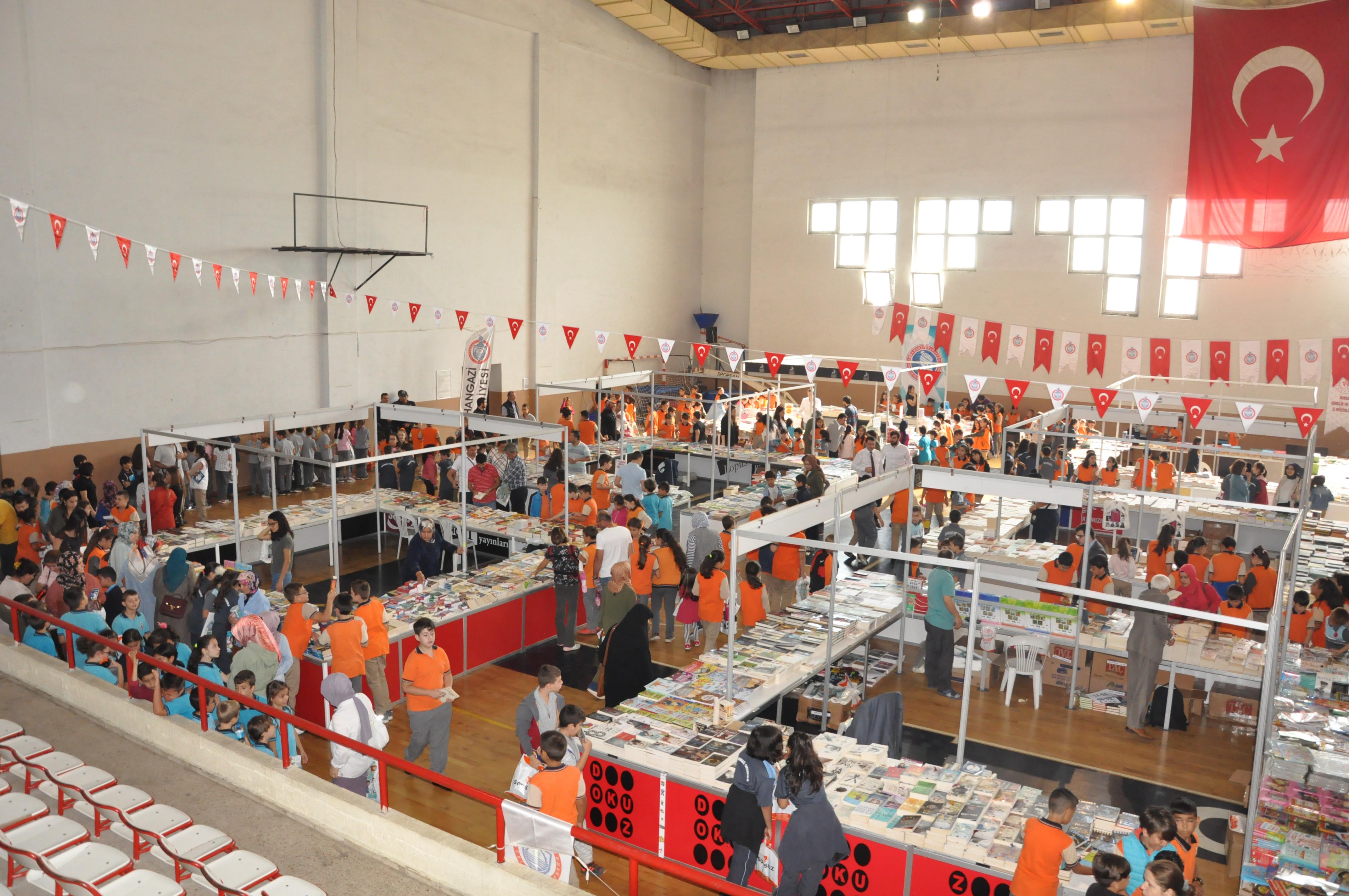 KİTAP FUARINA BÜYÜK İLGİ 