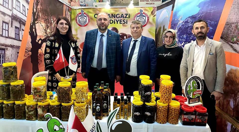 ORHANGAZİ BELEDİYESİ BURSA ERZURUM GÜNLERİNDE STANT AÇTI 