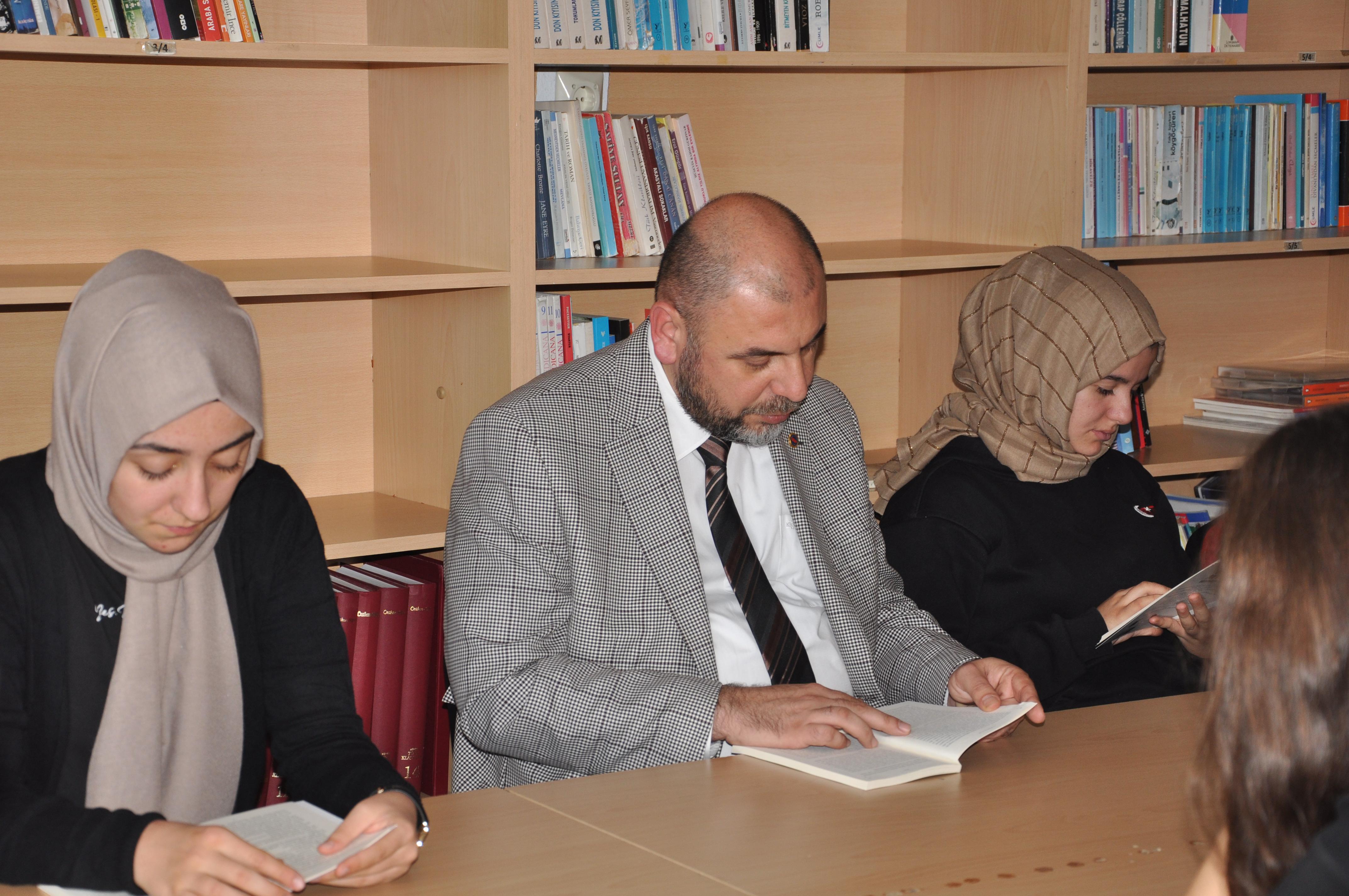 BAŞKANIMLA OKUYORUM PROJESİ 15 TEMMUZ ŞEHİTLER ANADOLU LİSESİNDE 