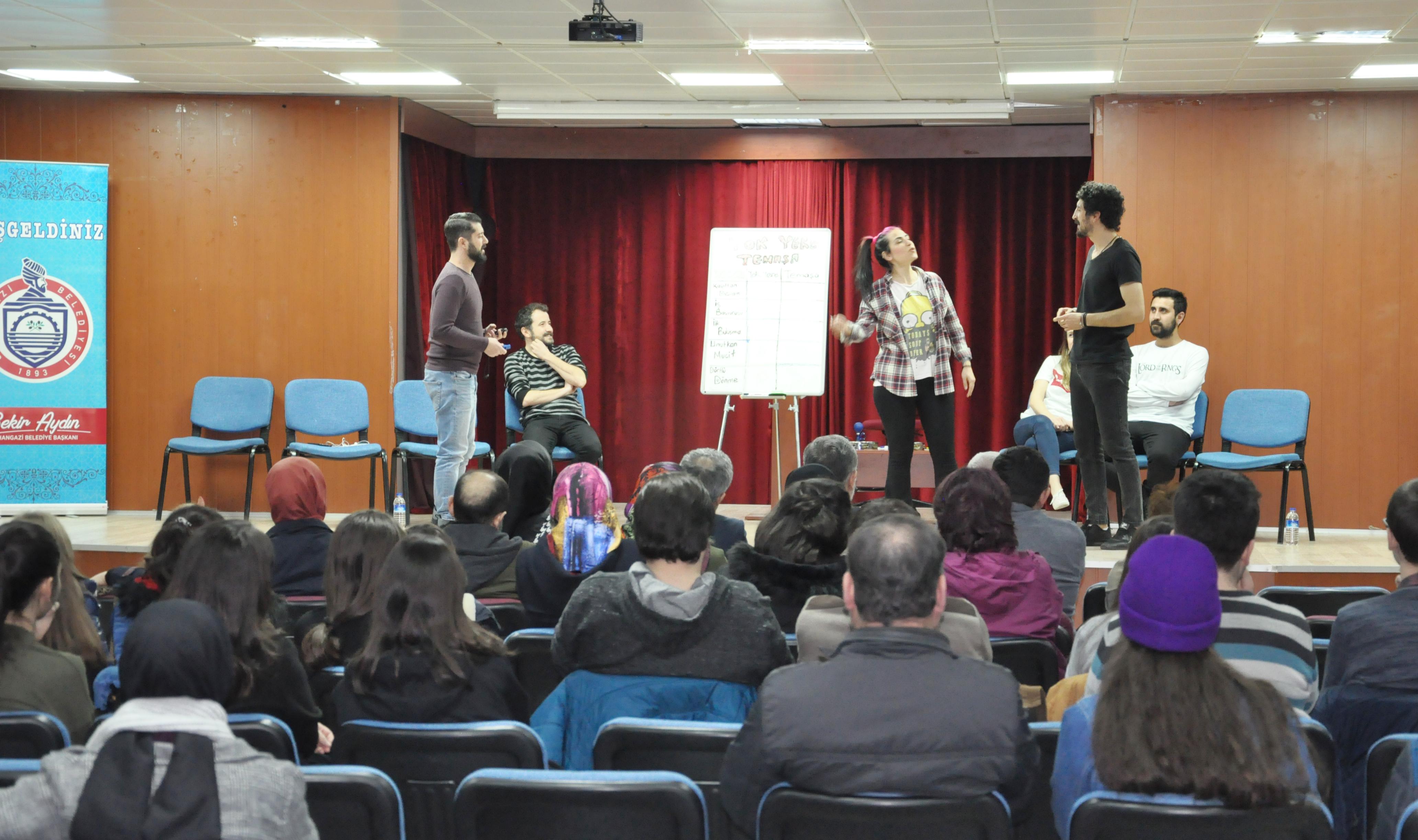 “YOK YERE TEMAŞA” ORHANGAZİ DE SEYİRCİSİYLE BULUŞTU 