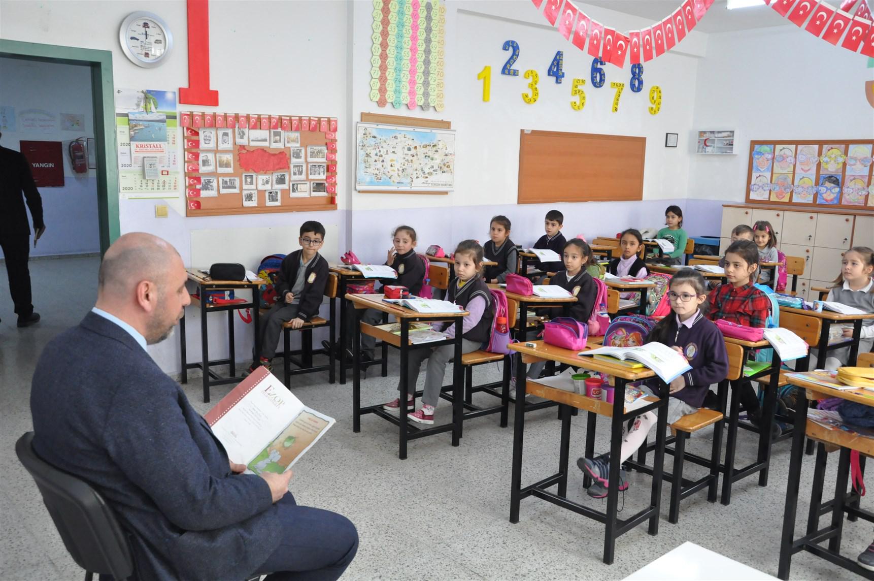 BAŞKAN AYDIN ÇOCUKLARA KİTAP OKUDU 