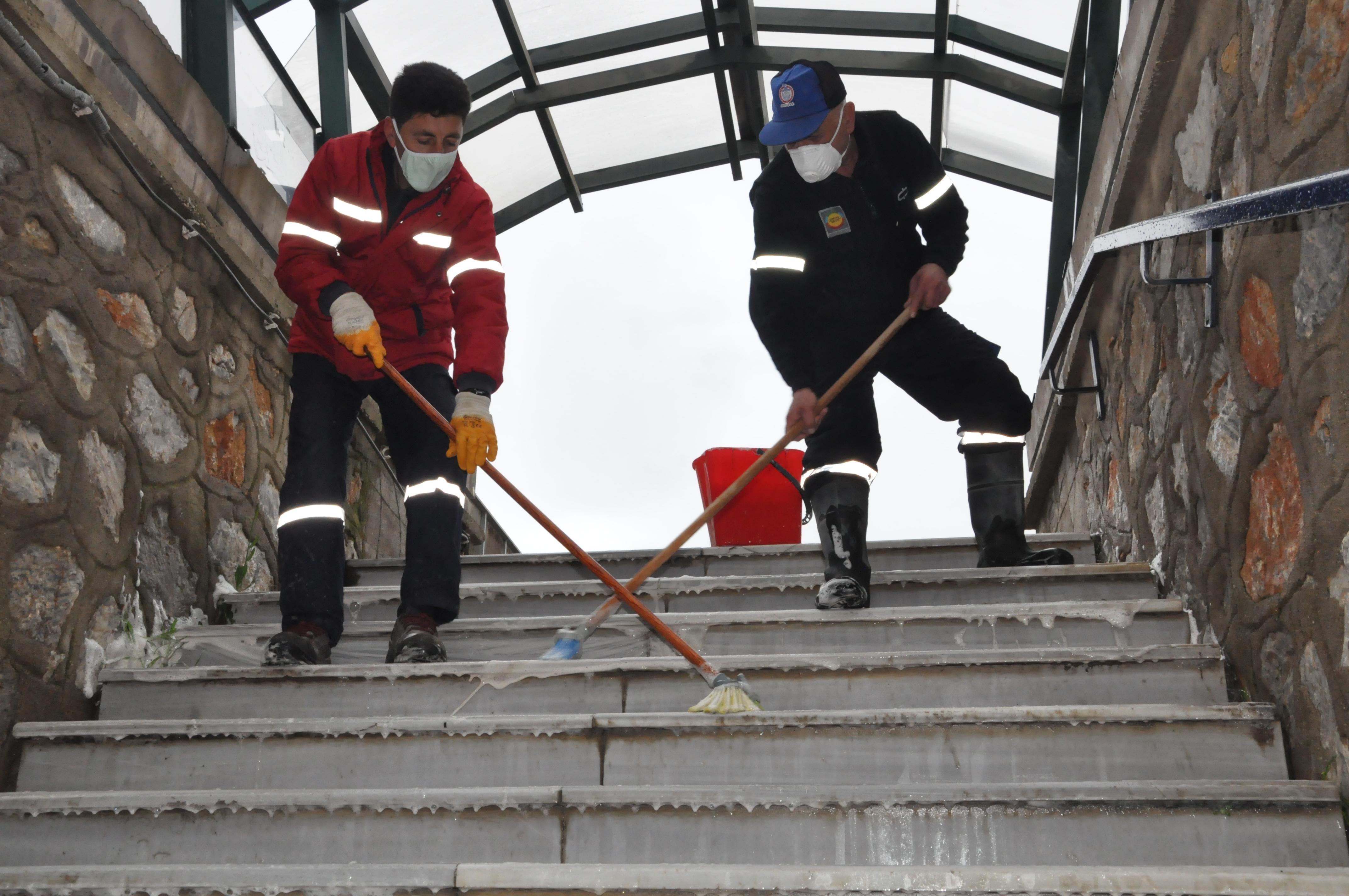 TÜM CADDE VE SOKAKLAR YIKANDI 