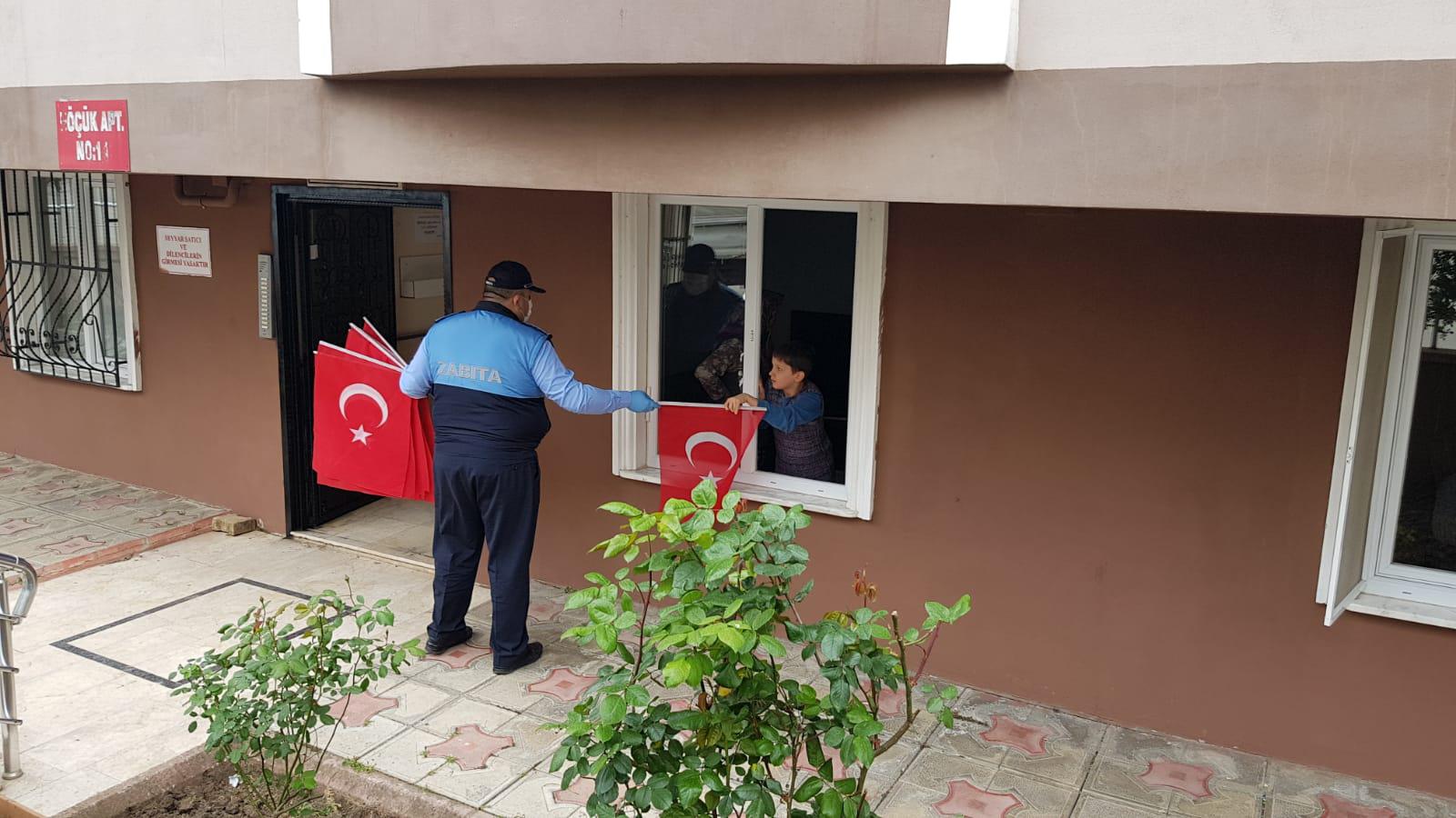 23 NİSAN BAYRAMI İÇİN BAYRAK SEFERBERLİĞİ 