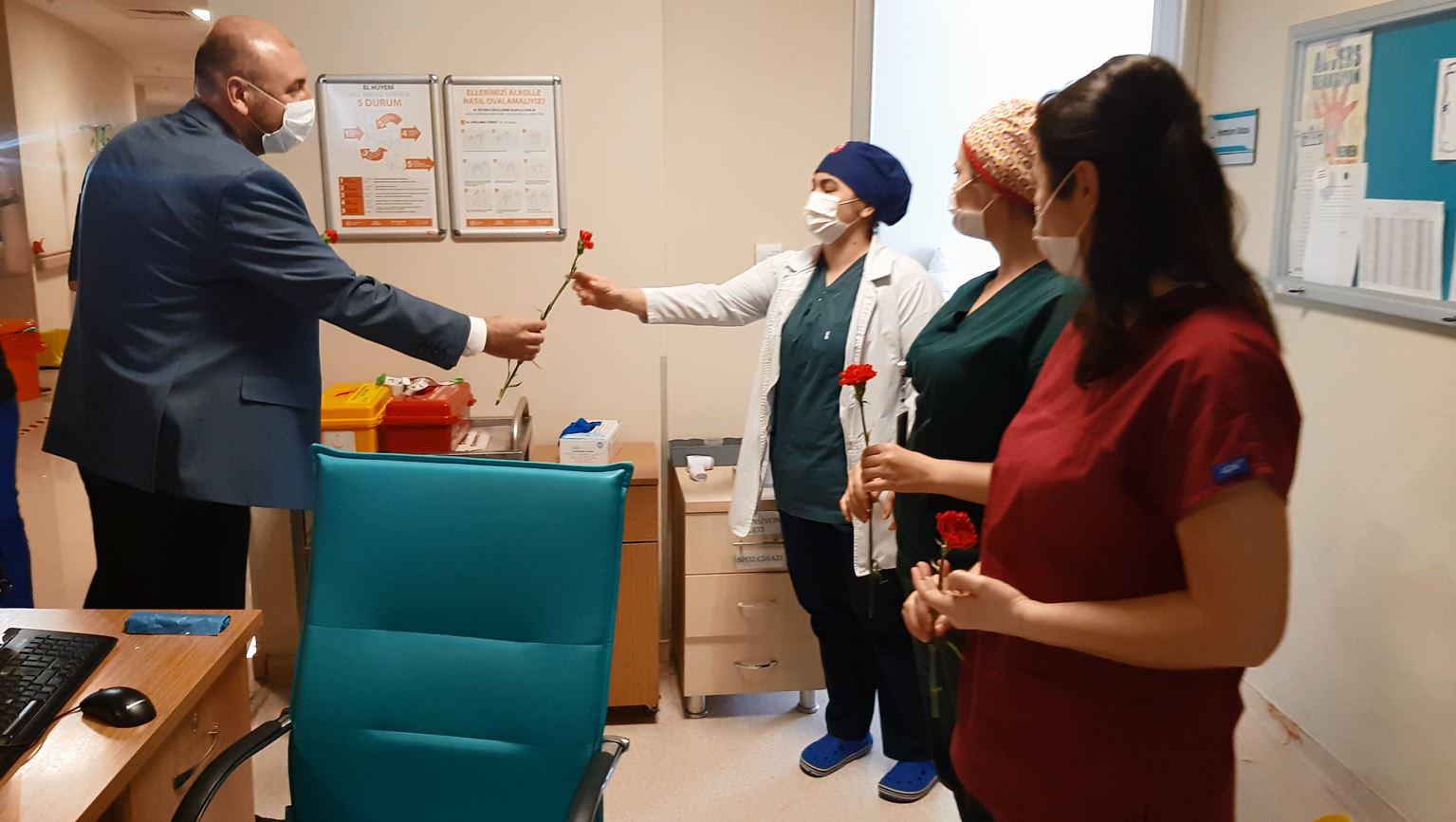 BAŞKAN AYDIN HEMŞİRELERİ UNUTMADI 