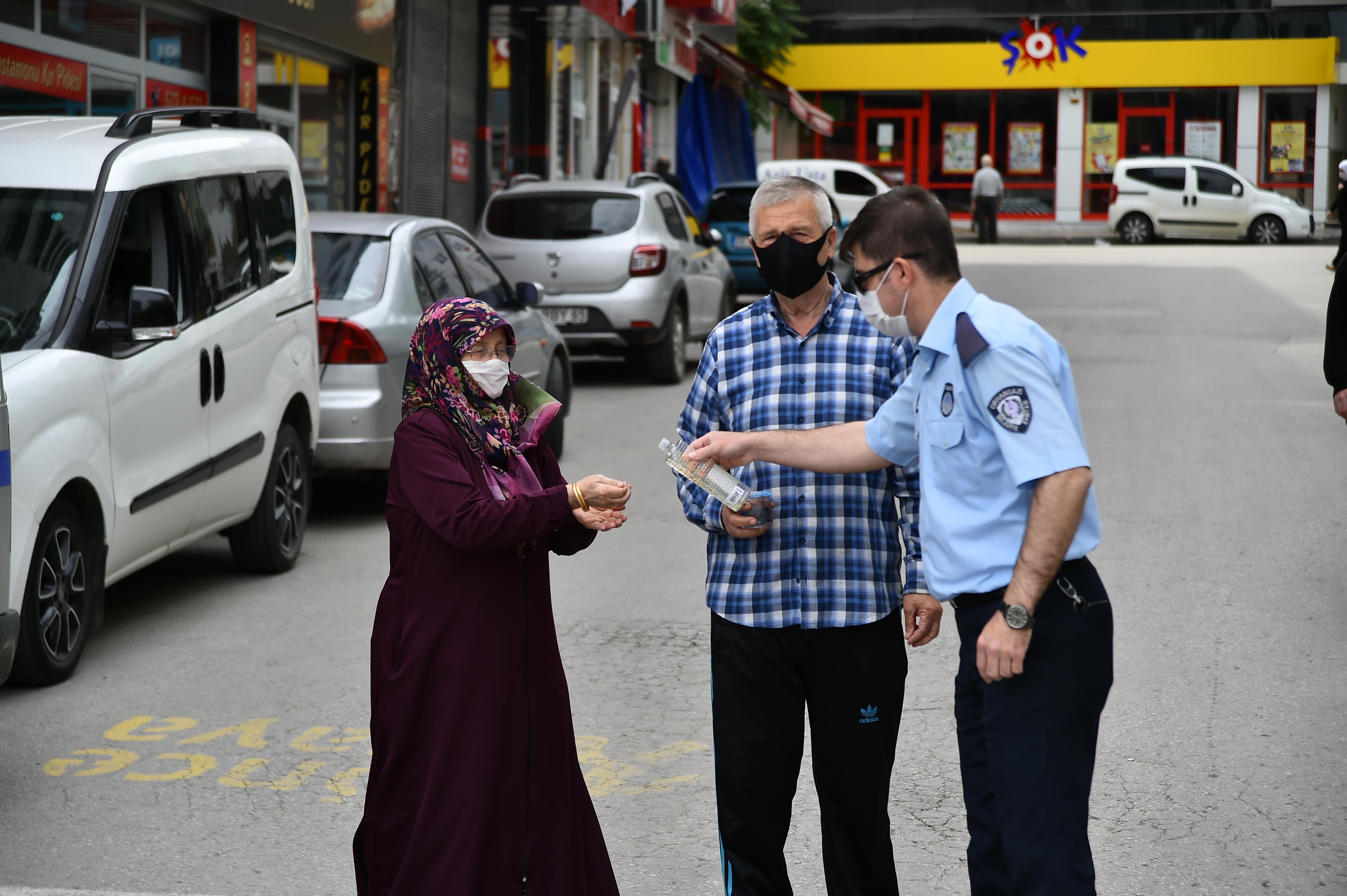 65 YAŞ ÜSTÜNE MASKE, KOLONYA, SU VE ŞEKER İKRAMI 