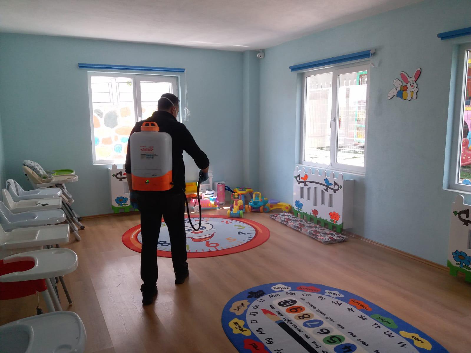 1 HAZİRANDA AÇILACAK OLAN İŞ YERLERİNE DEZENFEKTE ÇALIŞMALARI YAPILDI 