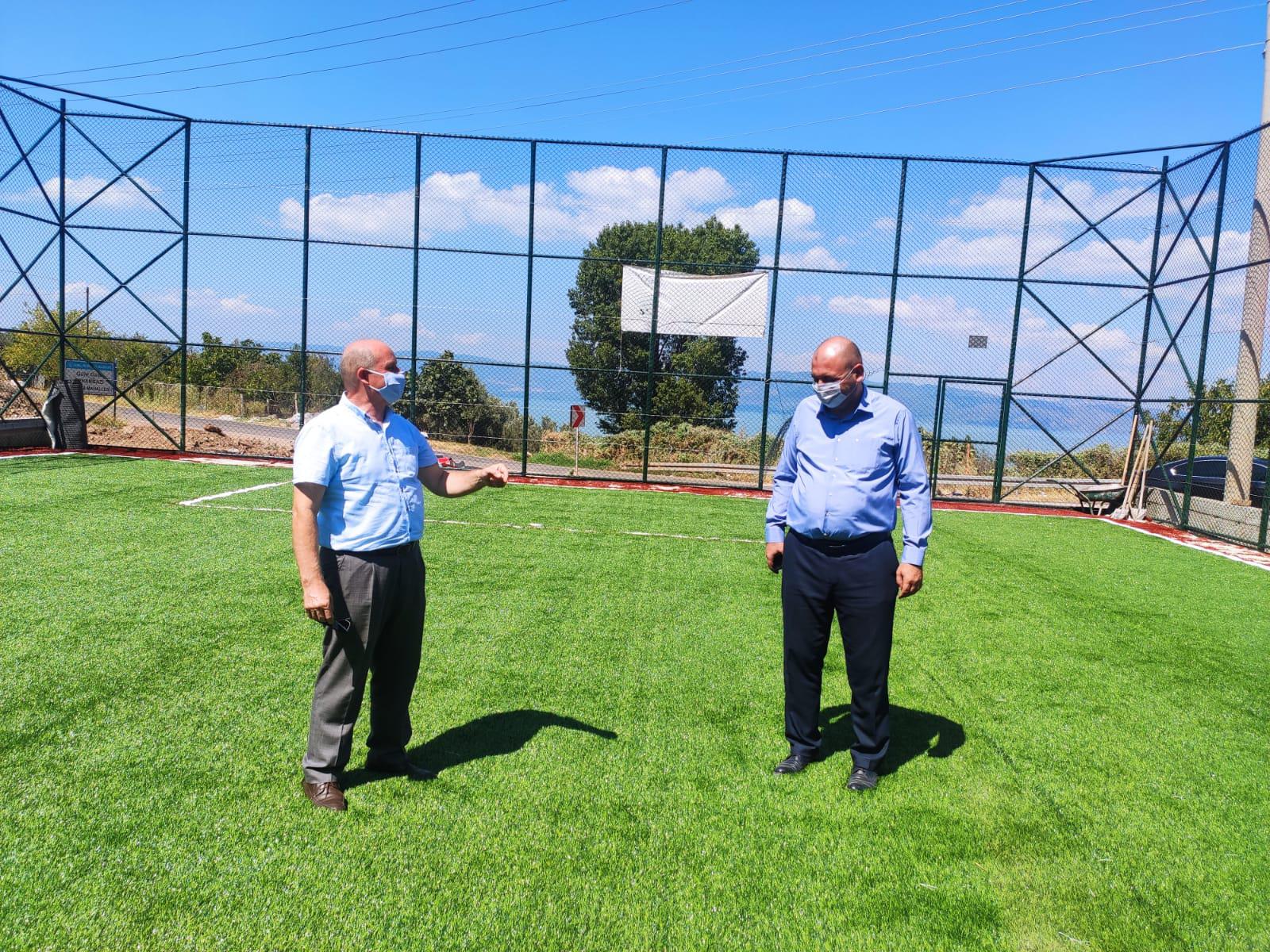 NARLICA MAHALLESİNDE SUNİ ÇİM SAHASI GÜN SAYIYOR 