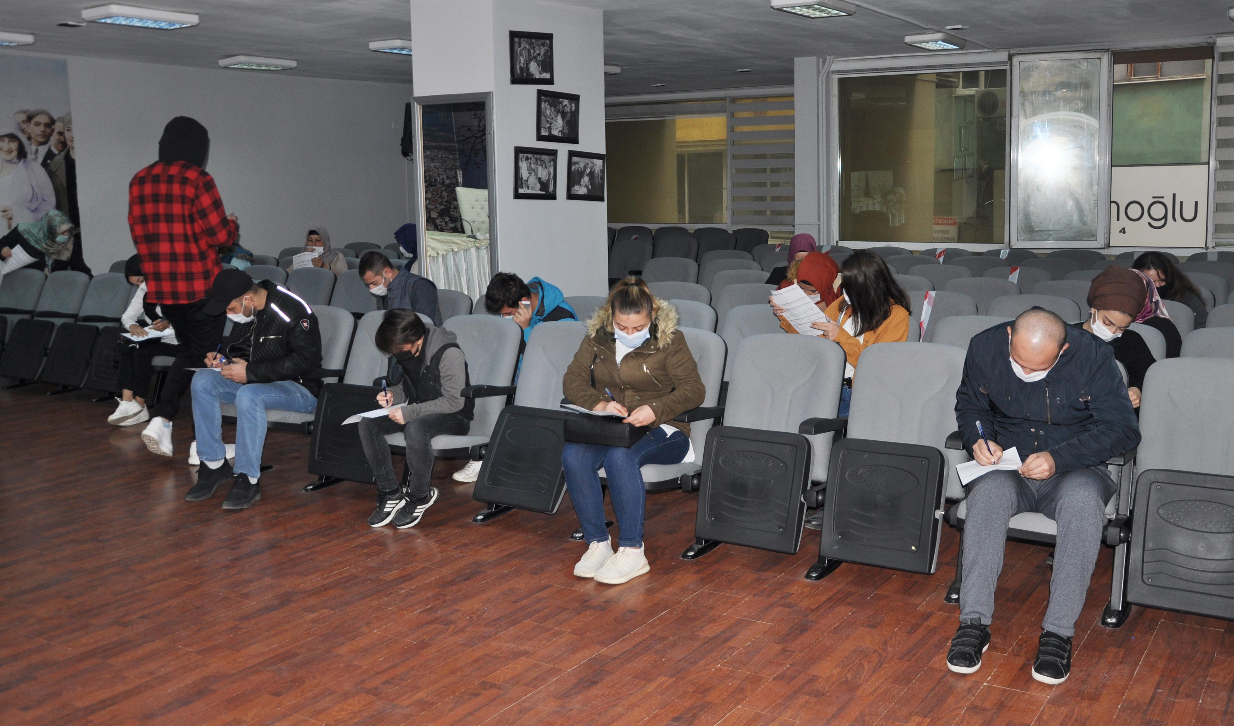 İŞVERENLERLE İŞ ARAYANLARI BİR ARAYA GETİRİYORUZ 