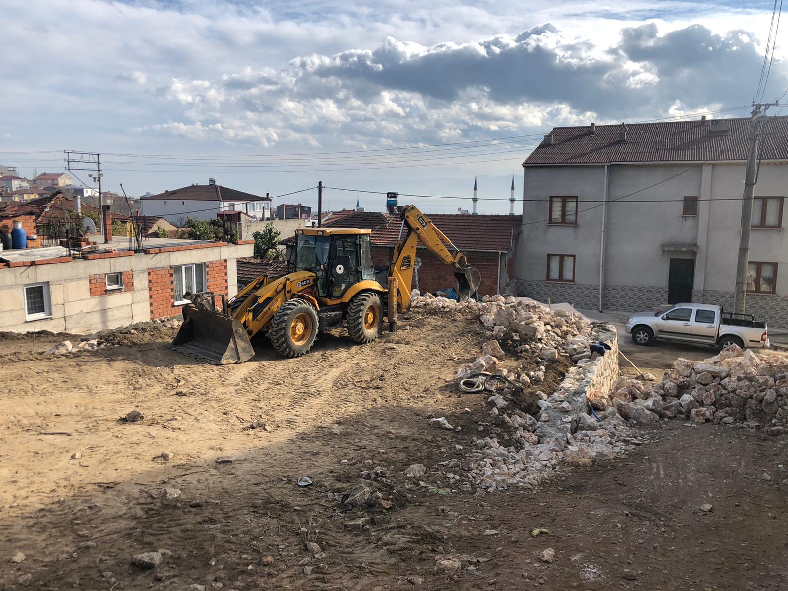 YENİKÖY VE SÖLÖZ MAHALLESİNE BASKETBOL SAHALARI ÇALIŞMALARI BAŞLADI 
