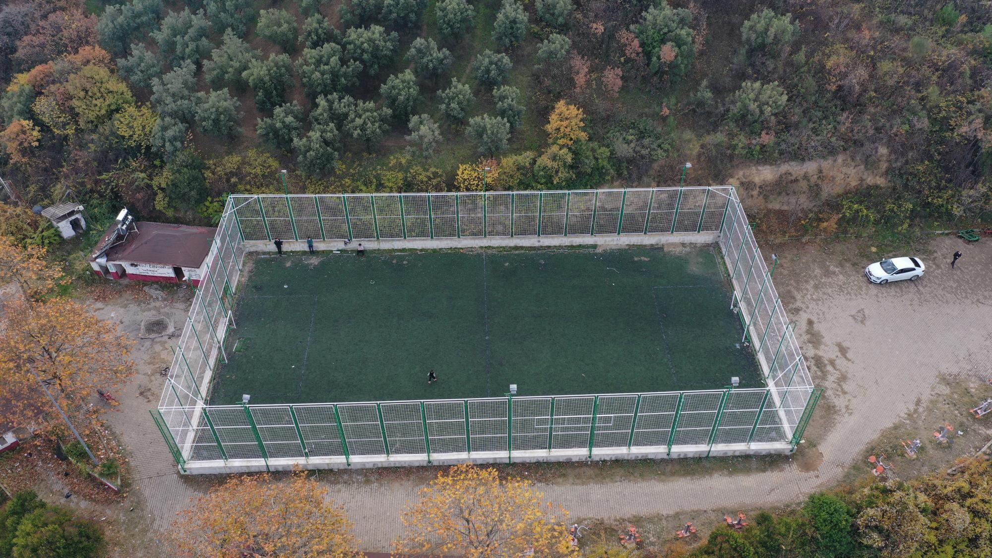 SÖLÖZ MAHALLESİNDE HALI SAHA YENİLENİYOR 