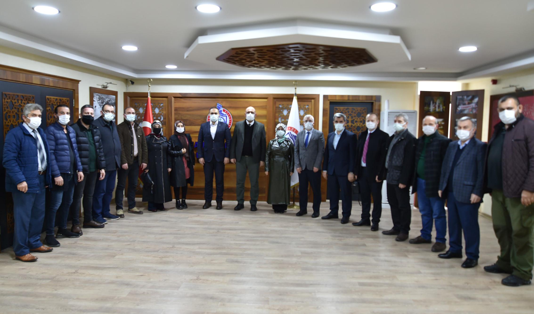 AK PARTİ İLÇE YÖNETİMİNDEN BAŞKAN AYDIN’A ZİYARET 