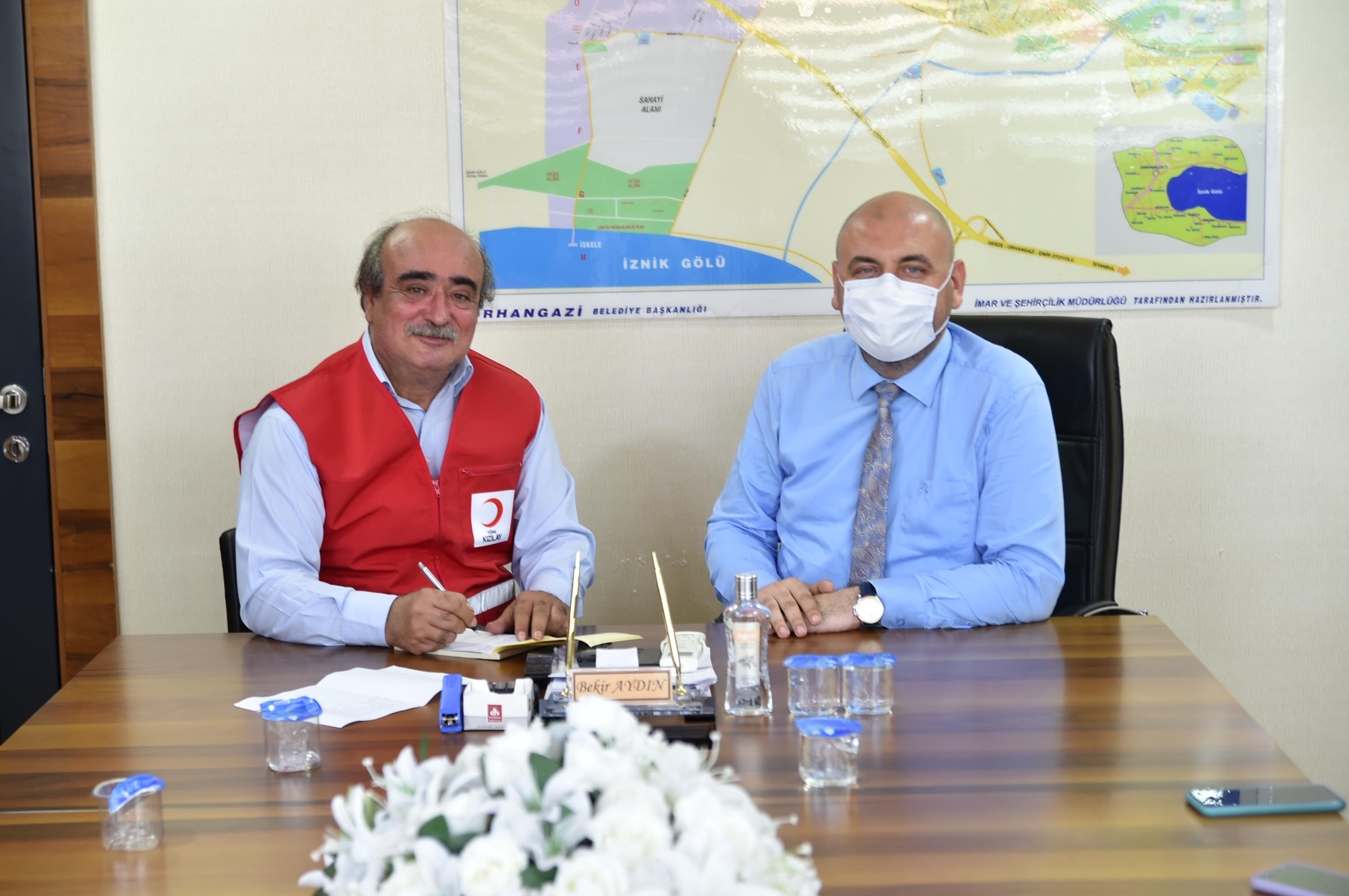 BAŞKAN AYDIN KIZILAY'A KURBAN BAĞIŞI YAPTI 