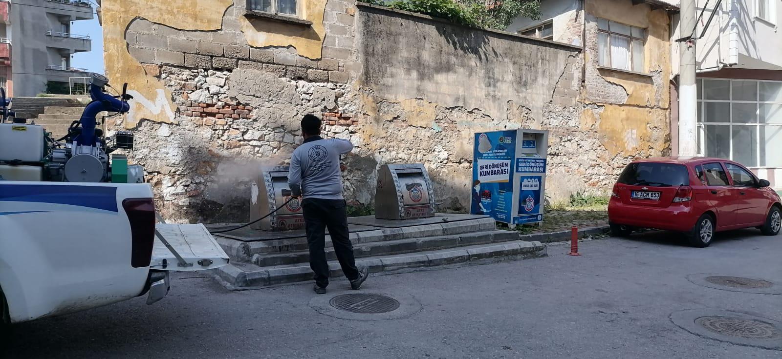 YAZ AYLARINDA SİNEKLE MÜCADELEYE TİMİ SAHADA 