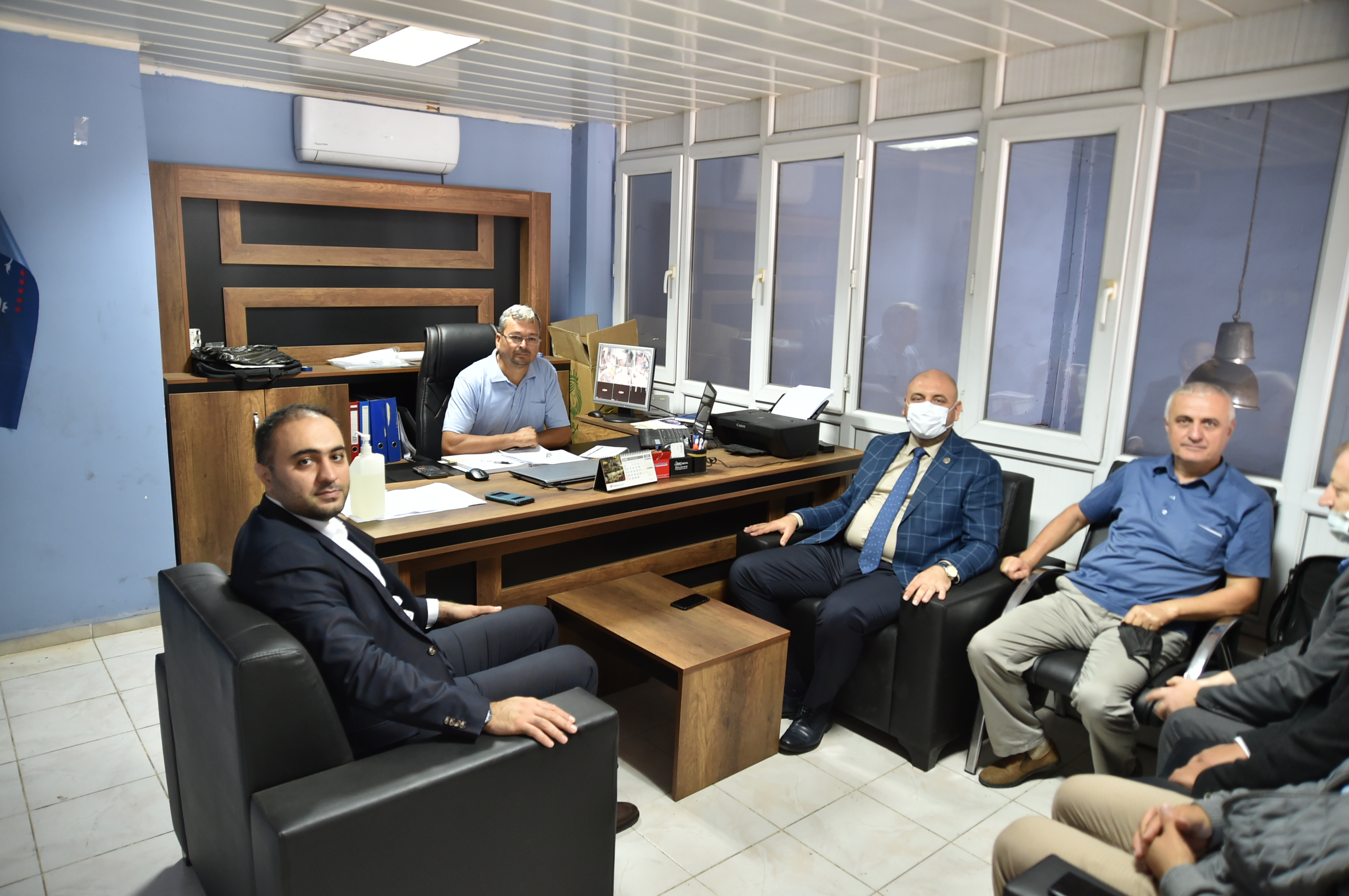 BAŞKAN AYDIN SANAYİ SİTESİNDEKİ ÇALIŞANLARLA KAHVALTIDA BİR ARAYA GELDİ