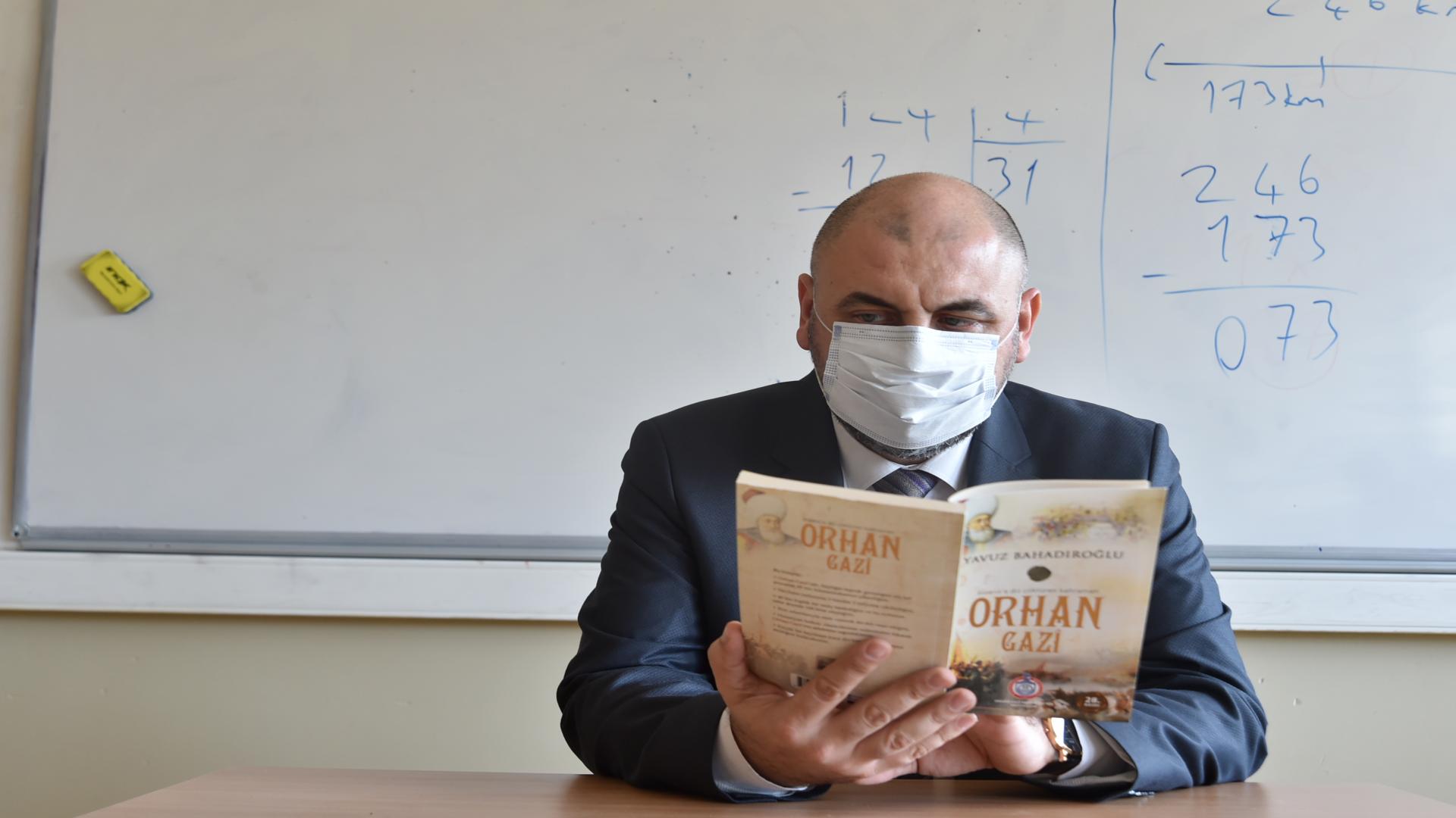 BAŞKAN AYDIN ÖZEL ÖĞRENCİLERLE BERABER KİTAP OKUDU