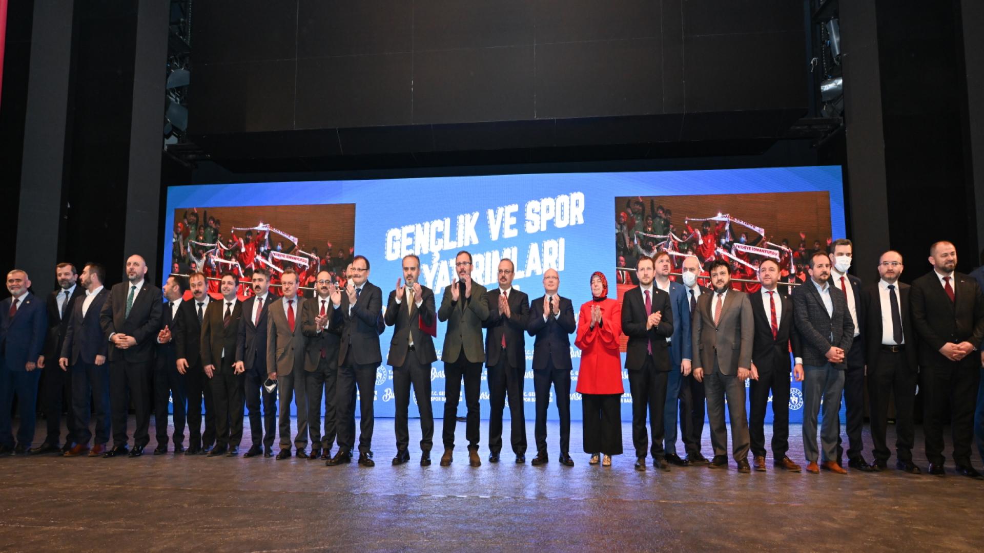 GENÇLİK VE SPOR BAKANLIĞINDAN 5 HALI SAHA 5 BASKETBOL SAHASI MÜJDESİ