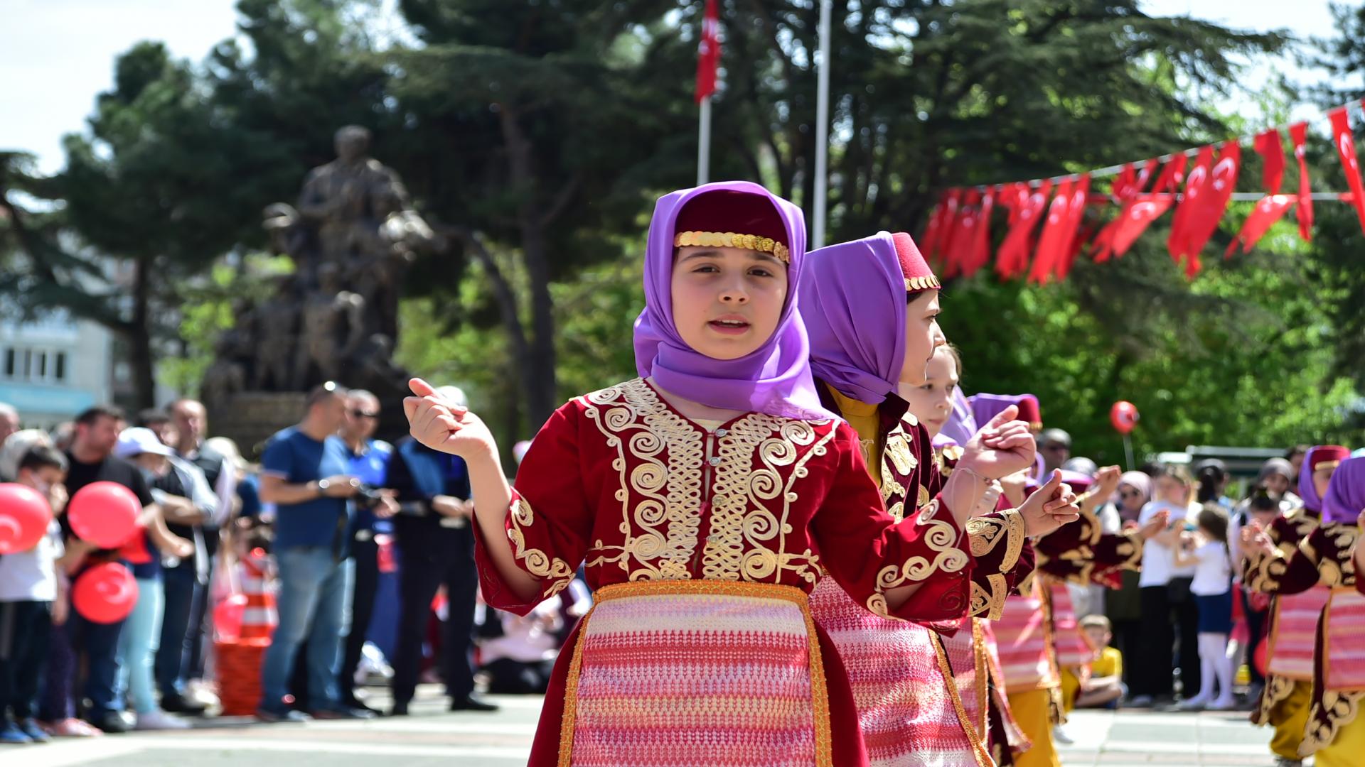 Orhangazi Cumhuriyet Meydanı Çocuklarla Şenlendi.