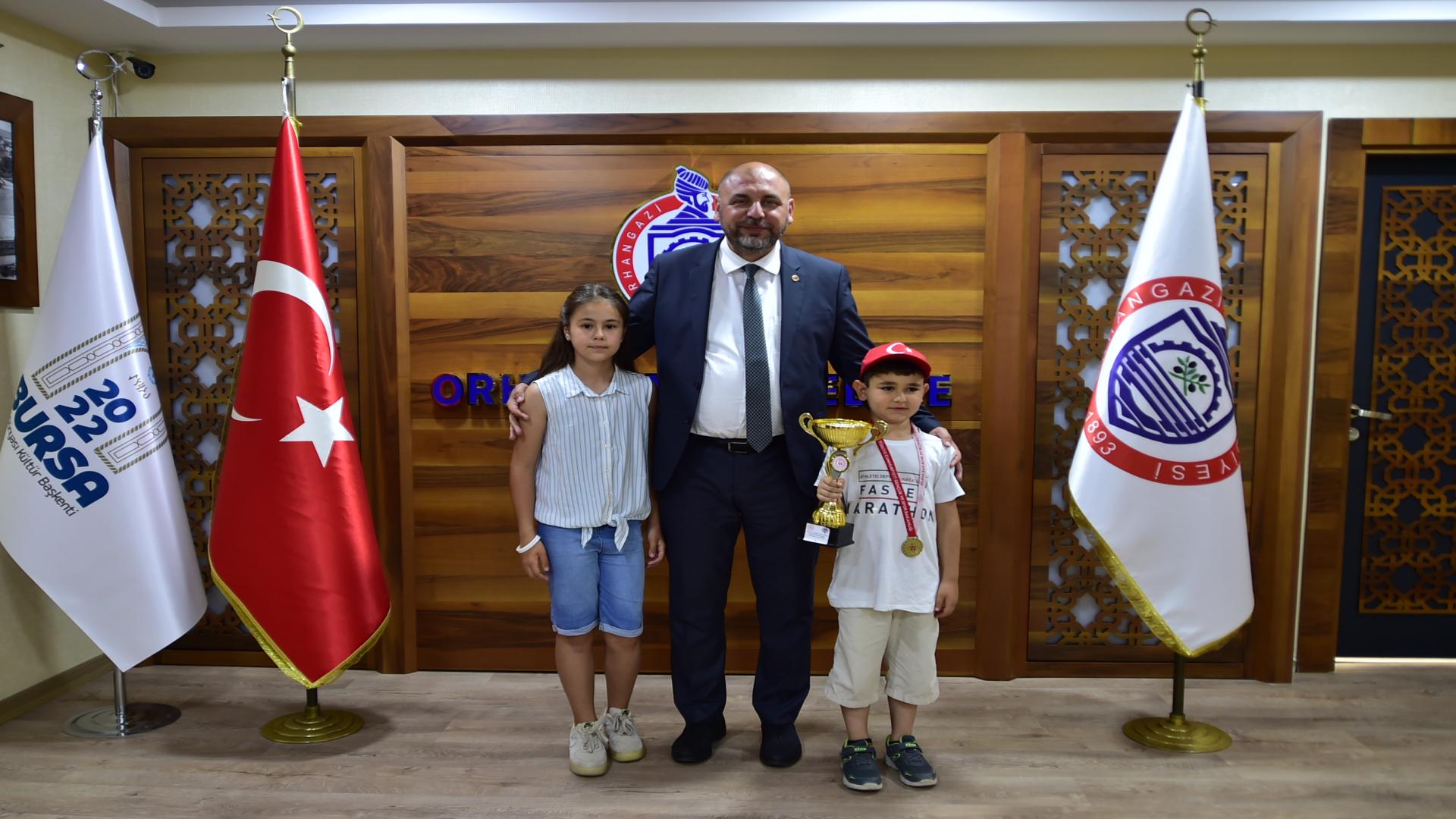 Küçük Şampiyonlardan Başkan Bekir Aydın'a Ziyaret