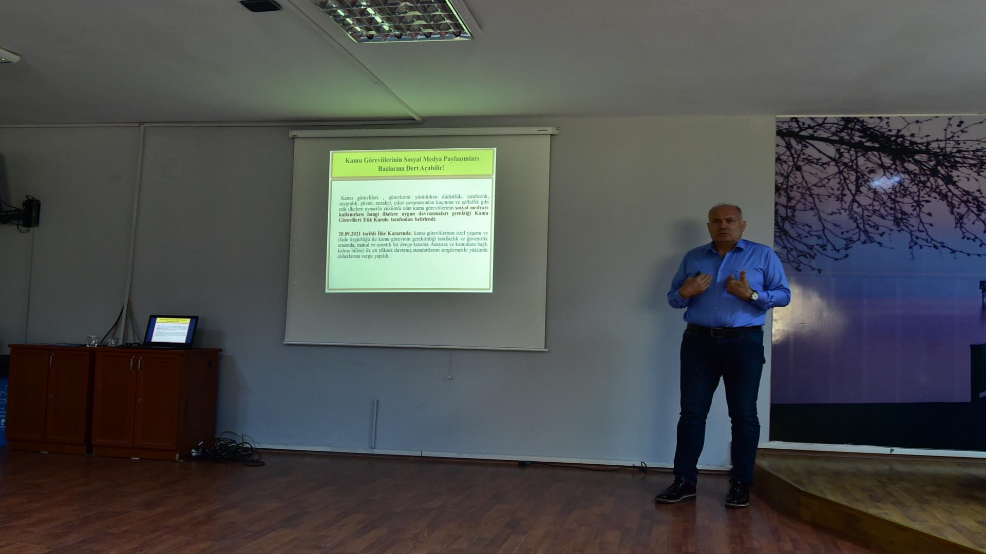 Orhangazi Belediyesi Personeline Kamu Sosyal Medya Etiği Eğitimi Verdi.