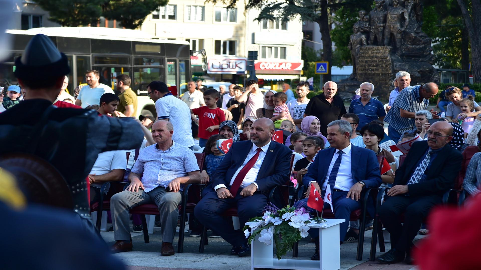 Cumhuriyet Meydanı Bursa Türk Dünyası Kültür Başkenti Etkinlikleriyle Coştu
