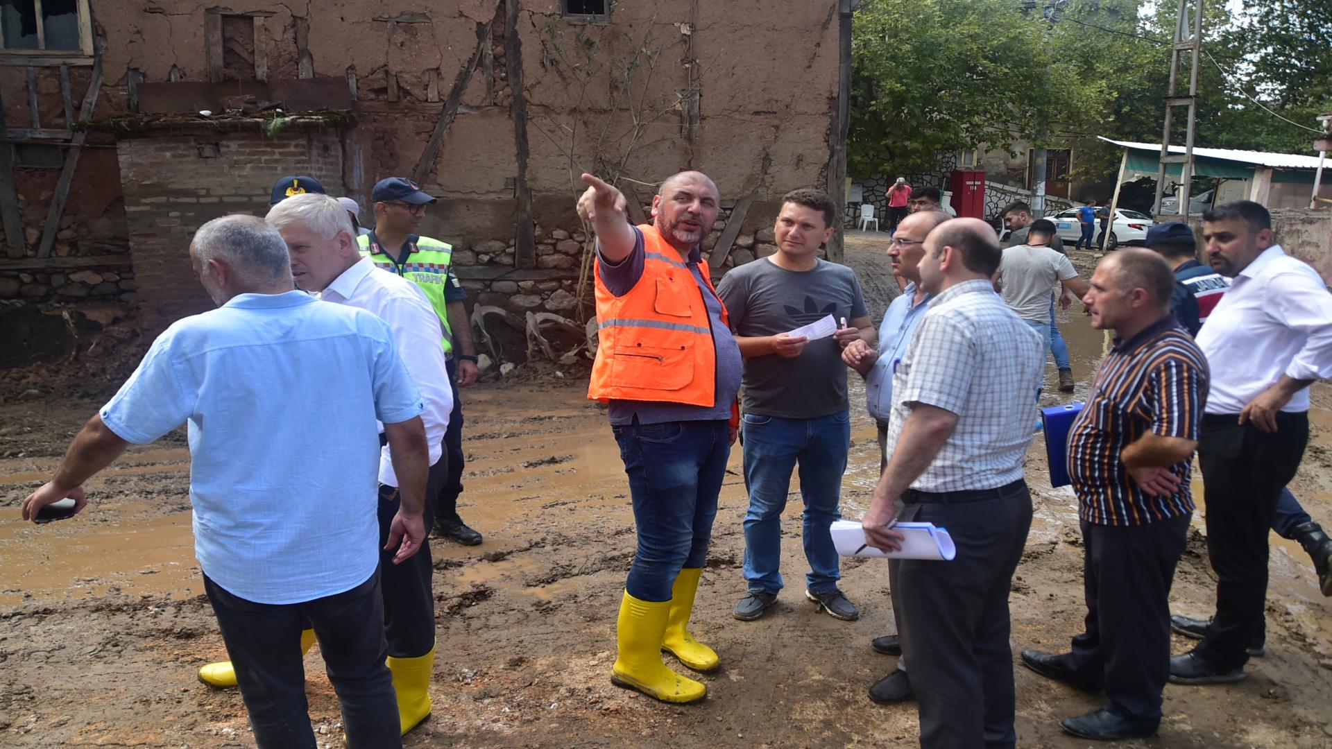 Paşapınar Mahallesinde El birliğiyle Yaralar Sarılıyor