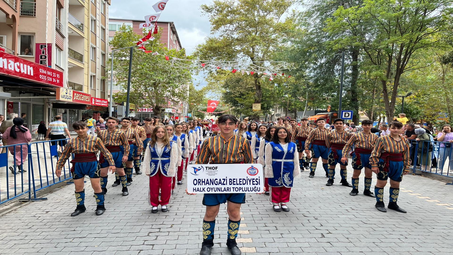 Orhangazi Belediyesi Halk Dansları Ekibi Susurluk Ayran Festivaline Damgasını Vurdu.