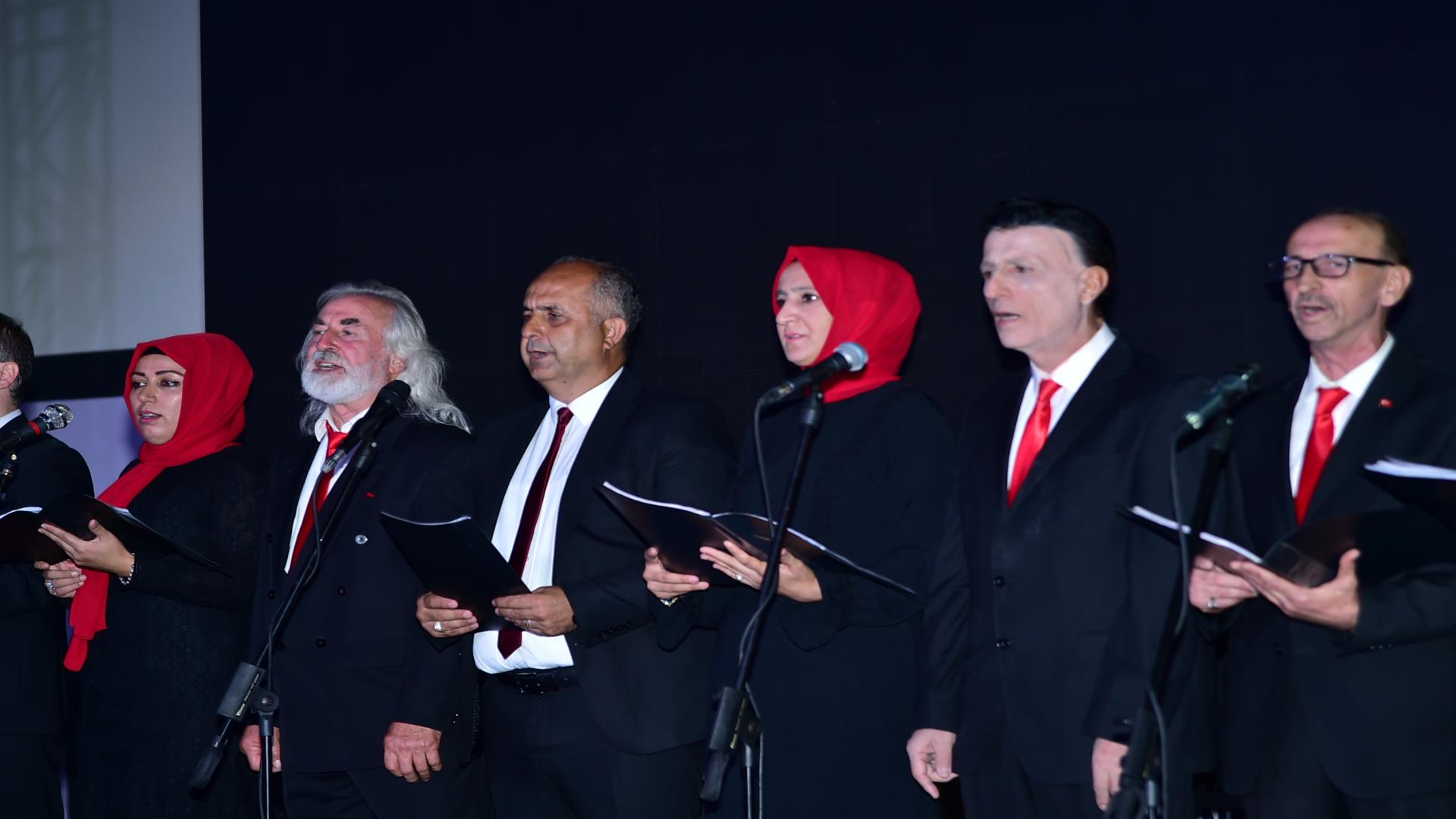 Kurtuluş 100. Yıl Kapsamında Kent Konseyi Türk Halk Müziği Korosu Türkülerle Dinlendirdi