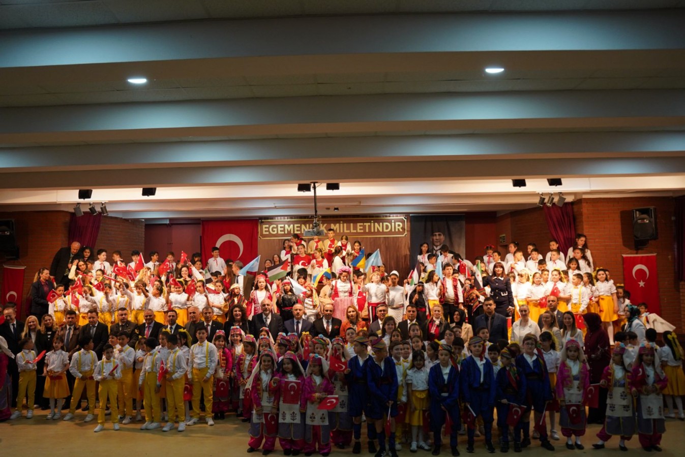 Başkan Aydın 23 Nisan Resmi Törenlerine Katıldı