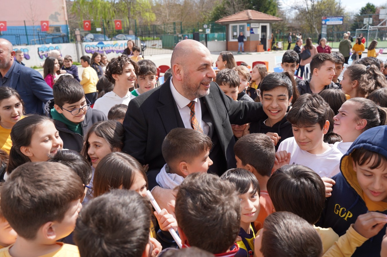 Başkan Aydın Bahar’ı Minik Öğrencilerle Karşıladı