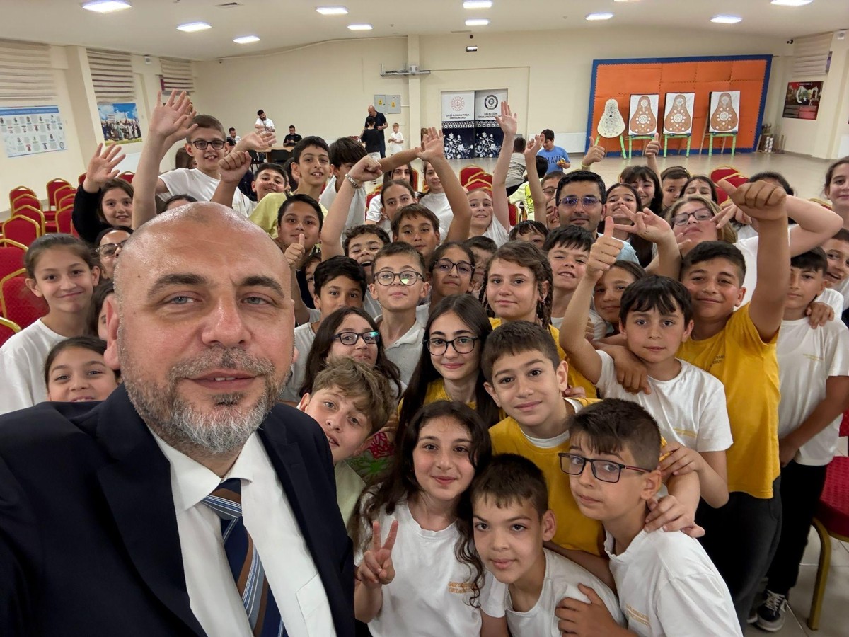 Başkan Aydın Miniklerin Davetini Geri Çevirmedi