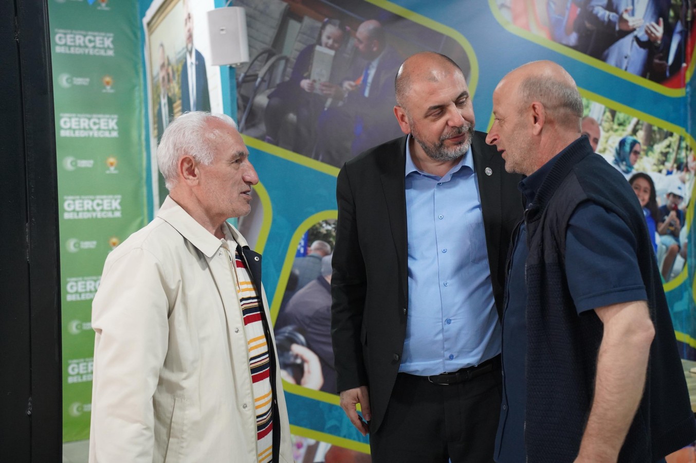 Başkan Aydın, tebrik ziyaretlerinde vatandaşları ağırlıyor