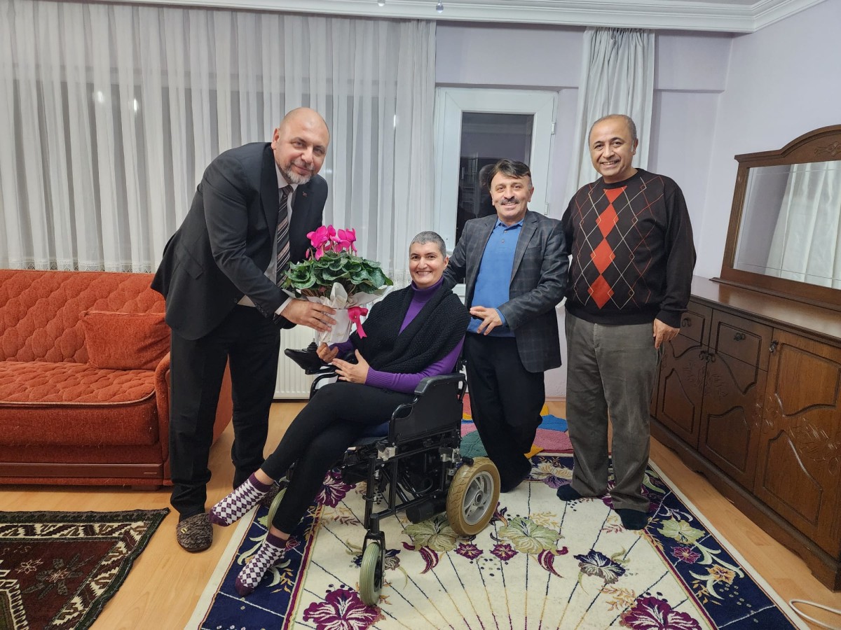 Başkan Aydından Öğretmenler Gününde Öğretmenlere Ev Ziyareti