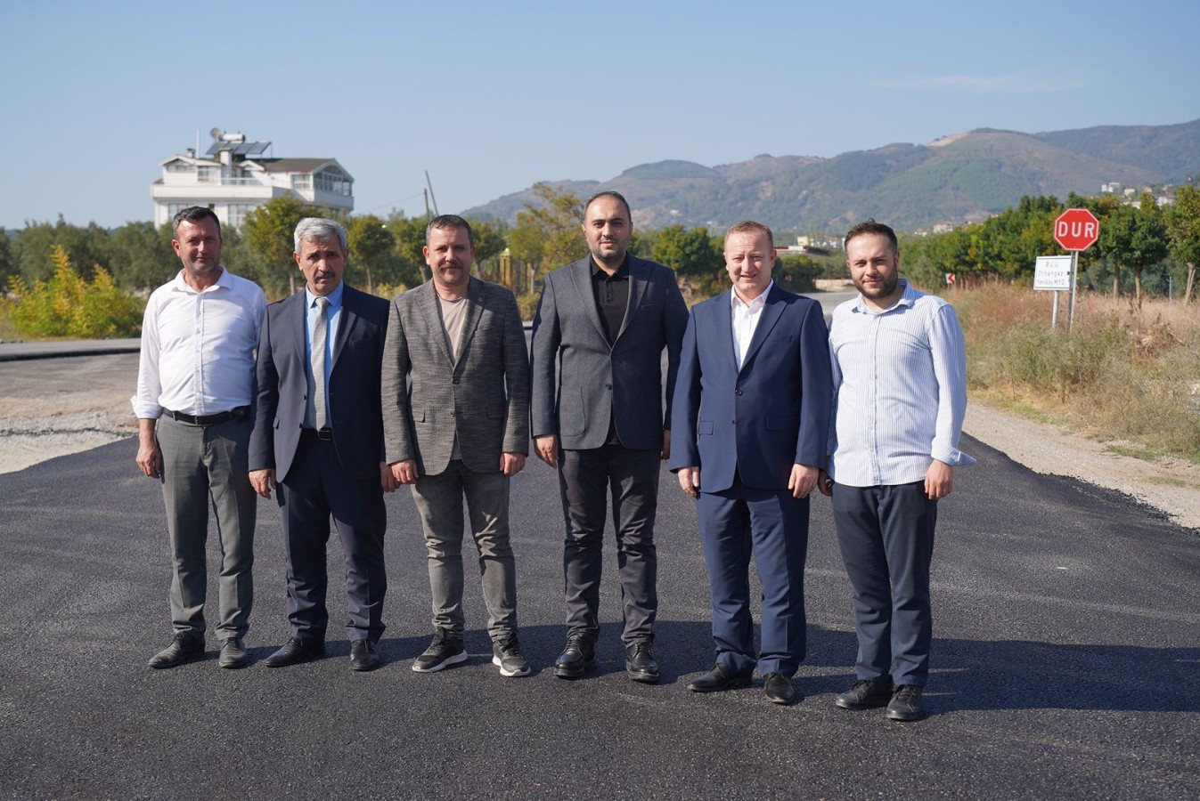 Başkanlar Yeniköy Mahallesi Sıcak Asfalt Çalışmasını Yerinde İnceledi