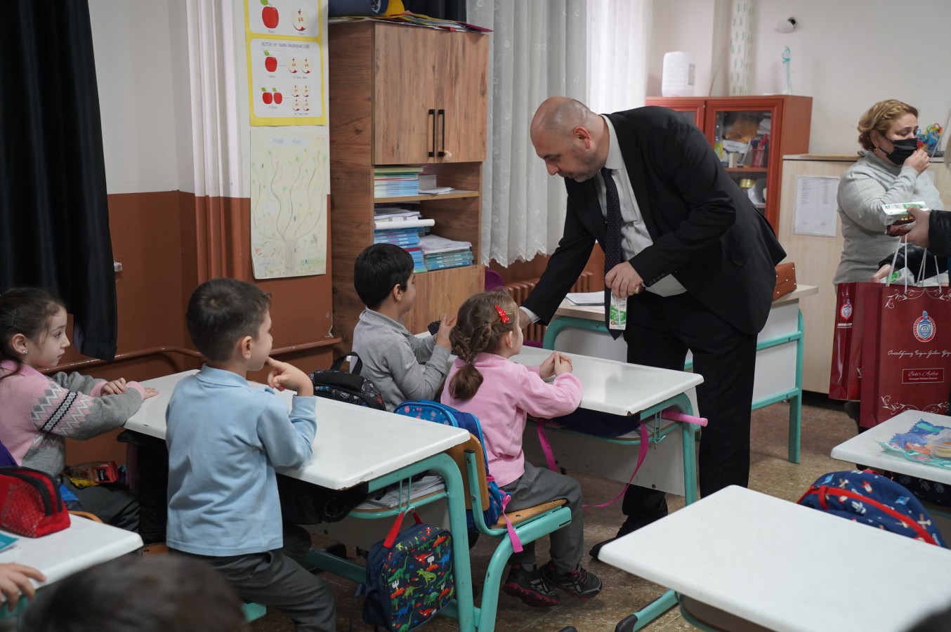 Belediye Başkanı Aydın Atatürk İlkokulu Öğrencileriyle Bir Arada