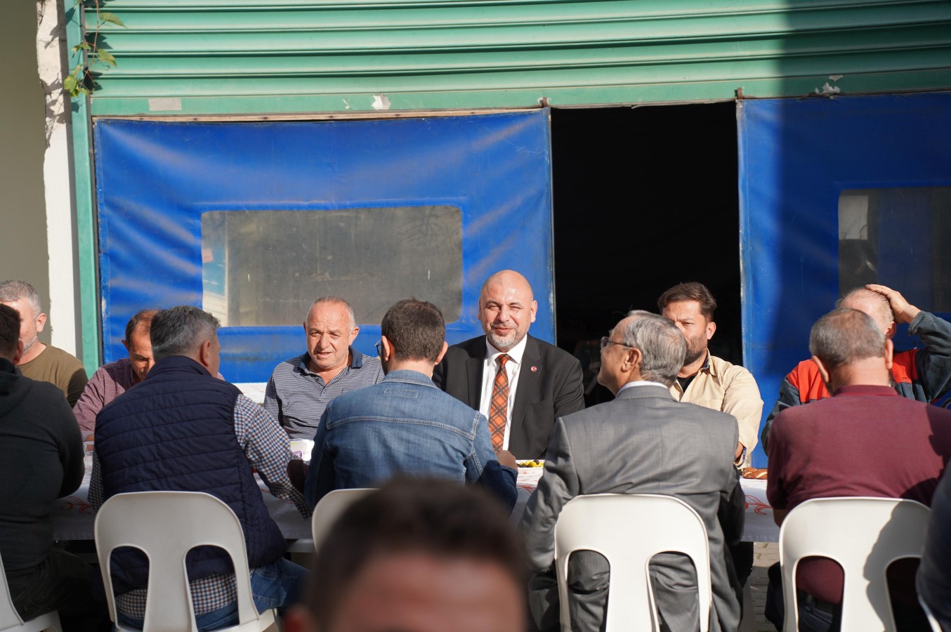 Belediye Başkanı Aydın Esnafla Bir Arada