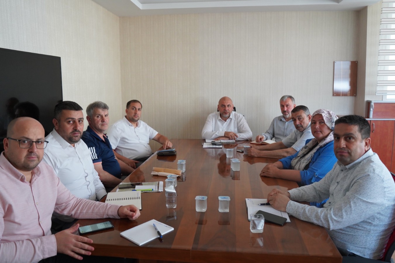 Belediye Başkanı Aydın Sel Felaketi Yaşayan Mahallelerin Muhtarlarıyla ve BUSKİ Müdürü Levent Rona’yla Bir Araya Geldi