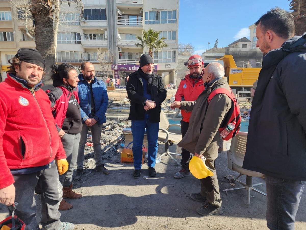 Belediye Başkanı Bekir Aydın Deprem Bölgesine Gitti