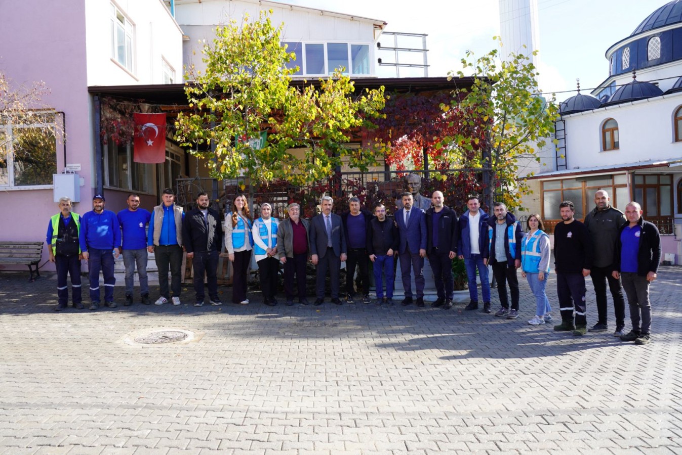 Cihanköy’de BüyükAile Bereketi: Belediye Ekipleri Mahallede Vatandaşla Buluştu