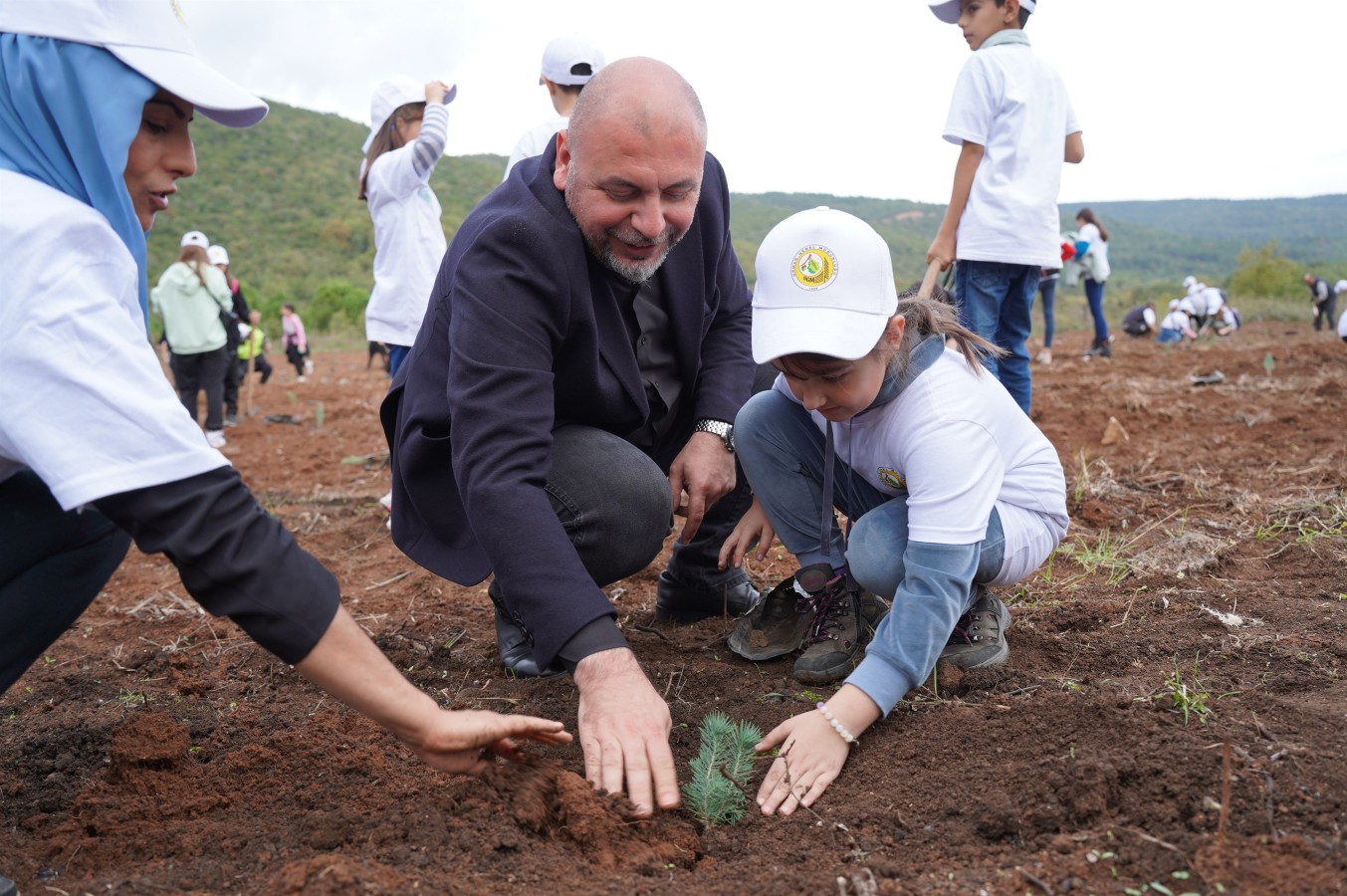 Cumhuriyet Ağaçlarla Yeşeriyor