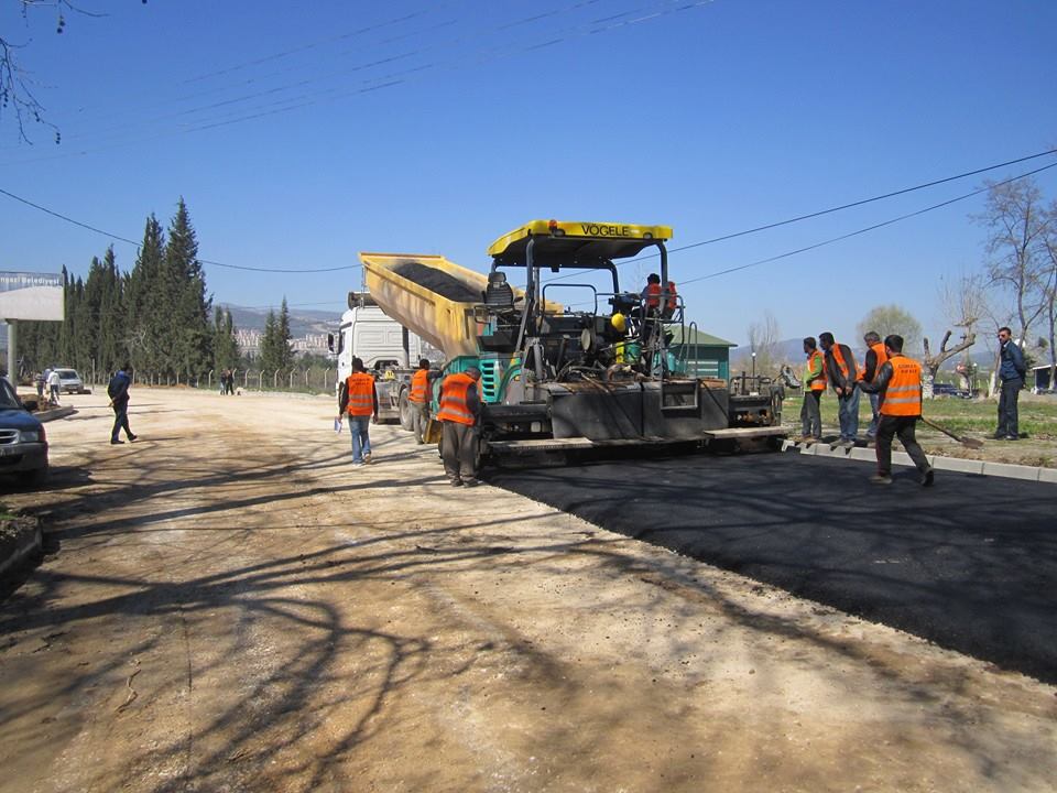 Göl Yolunda Yapilan Altyapi Çalismalarinin Ardindan Asfaltlama Çalismalari Basladi 