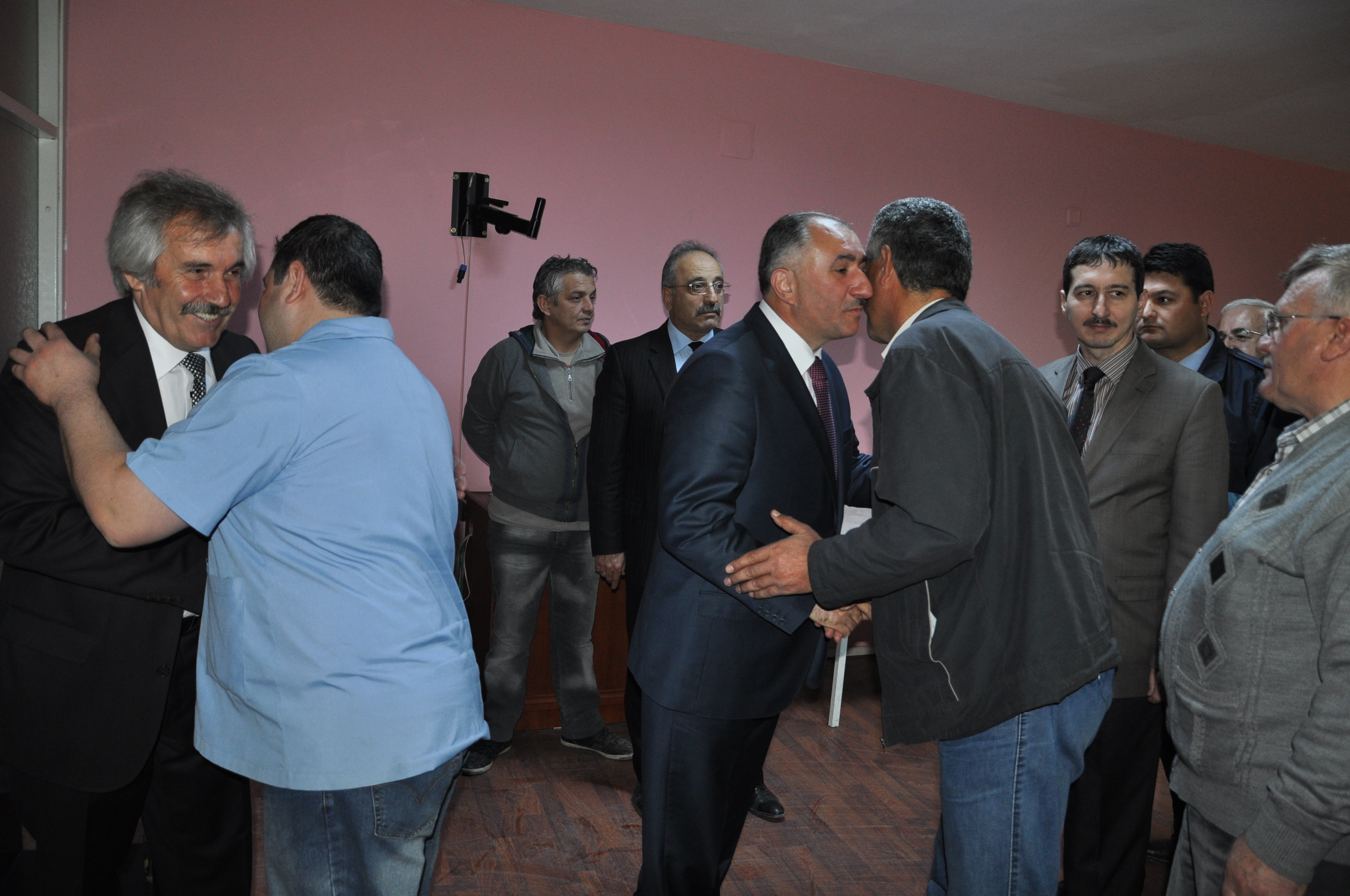 Belediye Baskani Neset Çaglayan Personelle Tanisti 