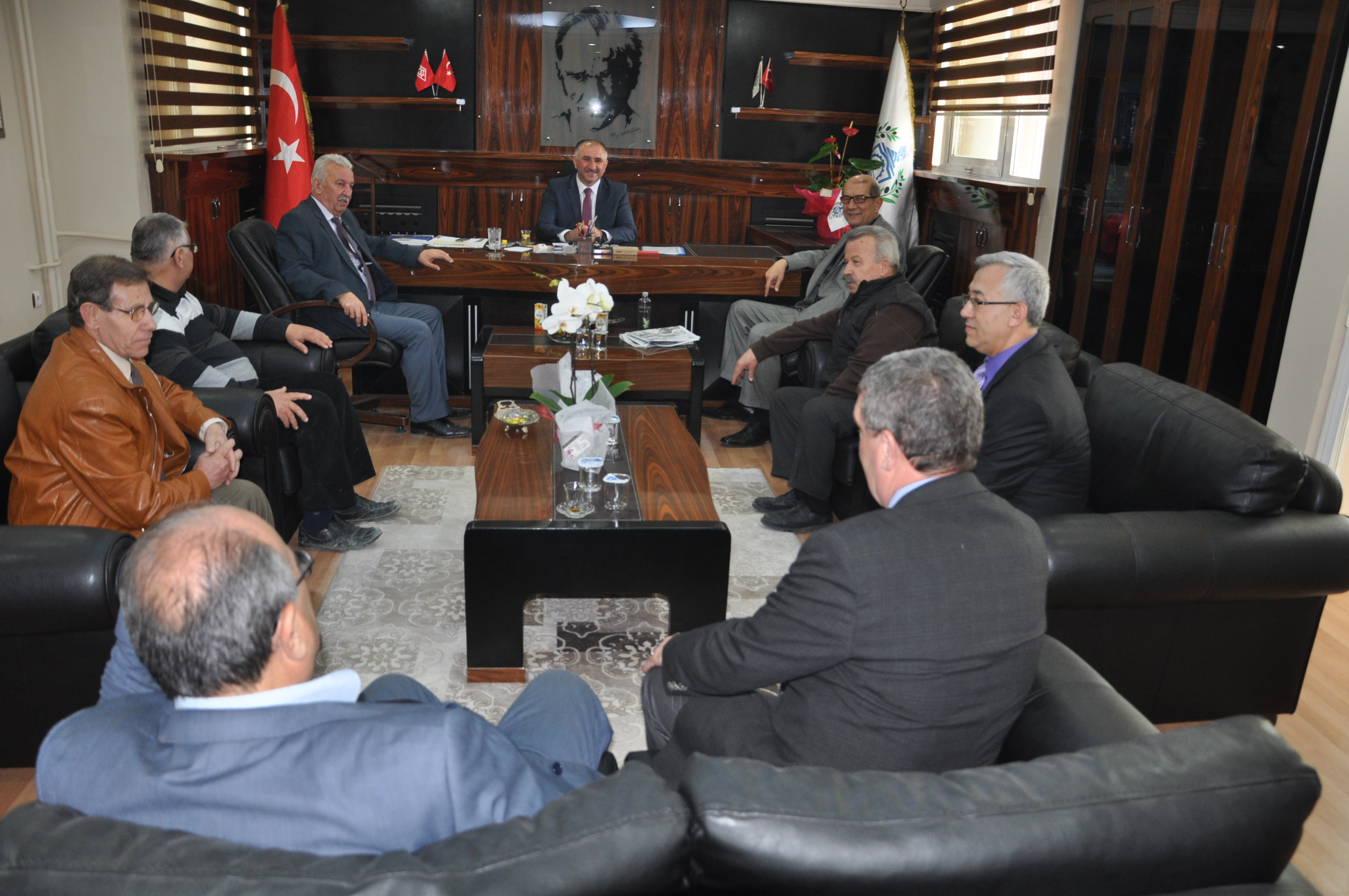 Baskan Çaglayan'a Ziyaretçi Akini 