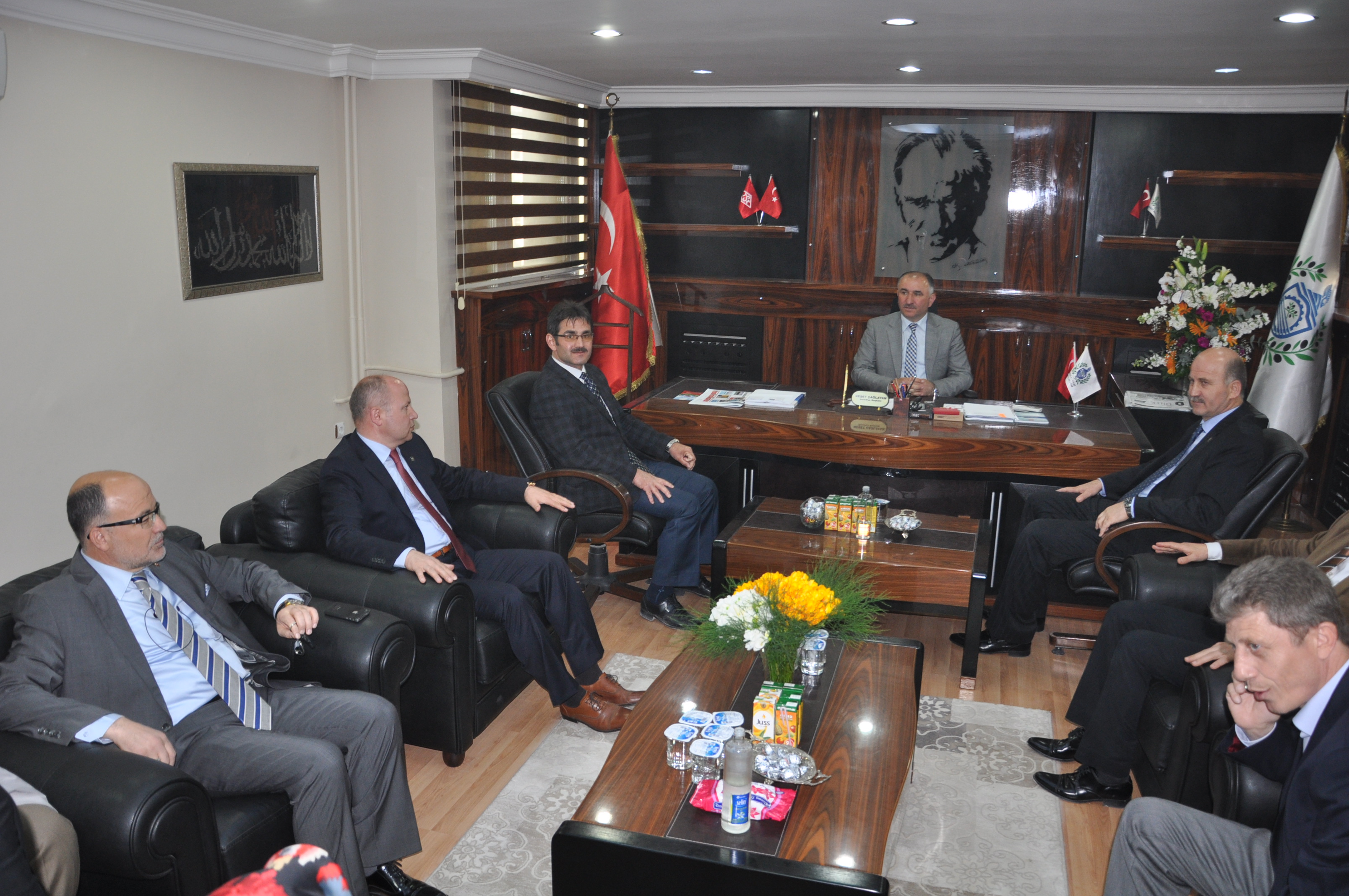 Belediye Baskani Neset Çaglayan'a Ak Parti Bursa Il Teskilati Hayirli Olsun Ziiyaretinde Bulundu 