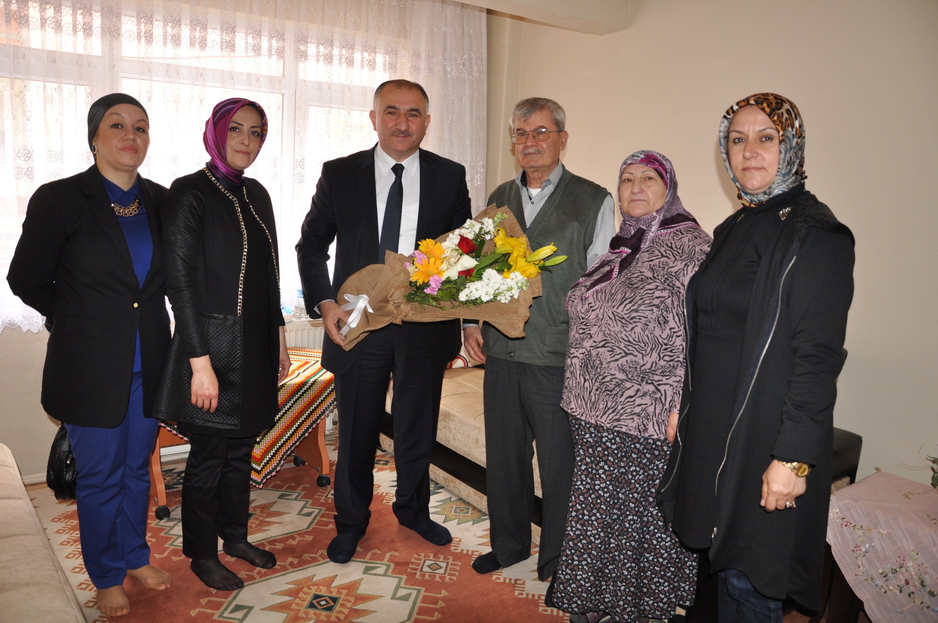 Belediye Baskani Neset Çaglayan Ilçemizdeki Sehit Ailelerine Ziyaret Etti 